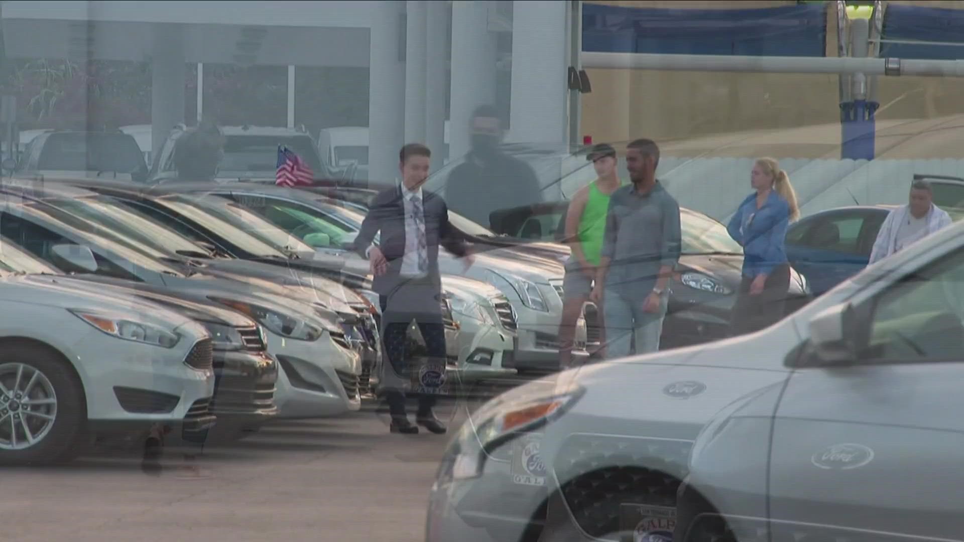 The average monthly payment for a new car is now a record $777, according to Kelley Blue Book owner Cox Automotive.