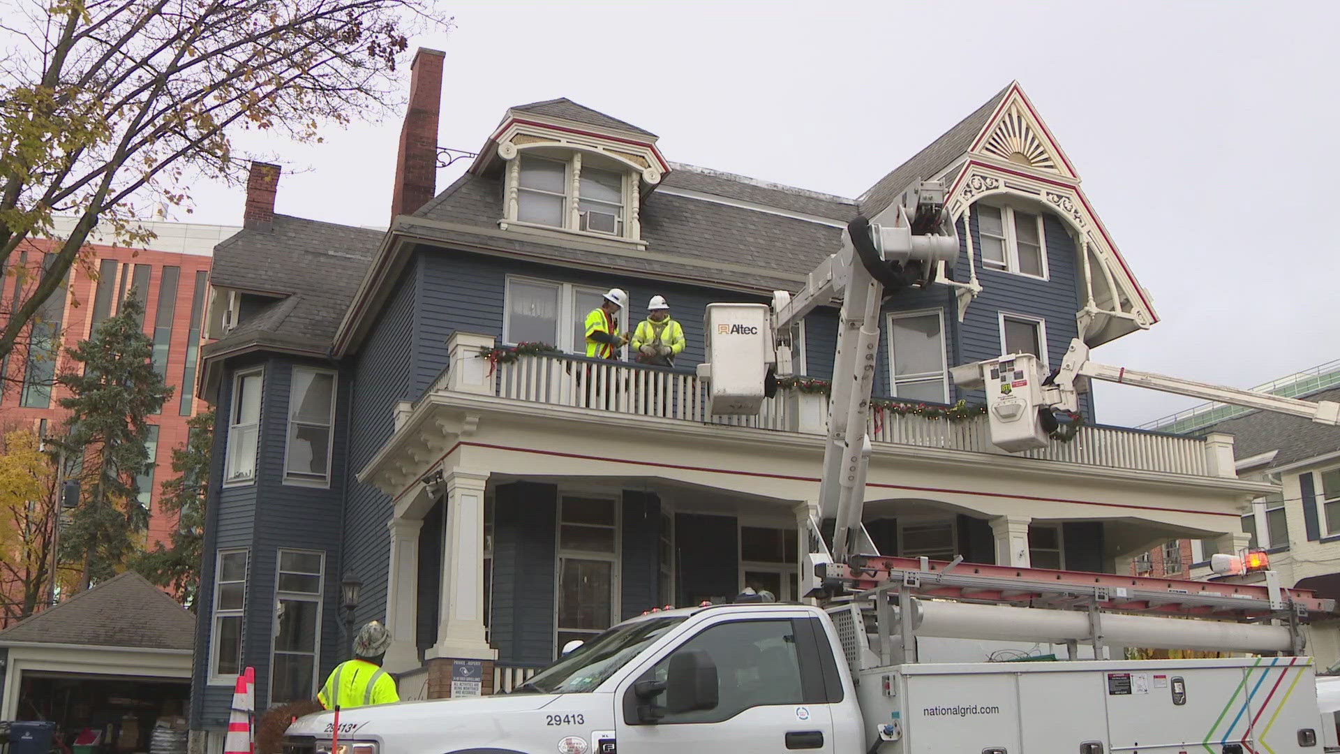 National Grid teamed up the Kevin Guest house today to help decorate the home for the holidays