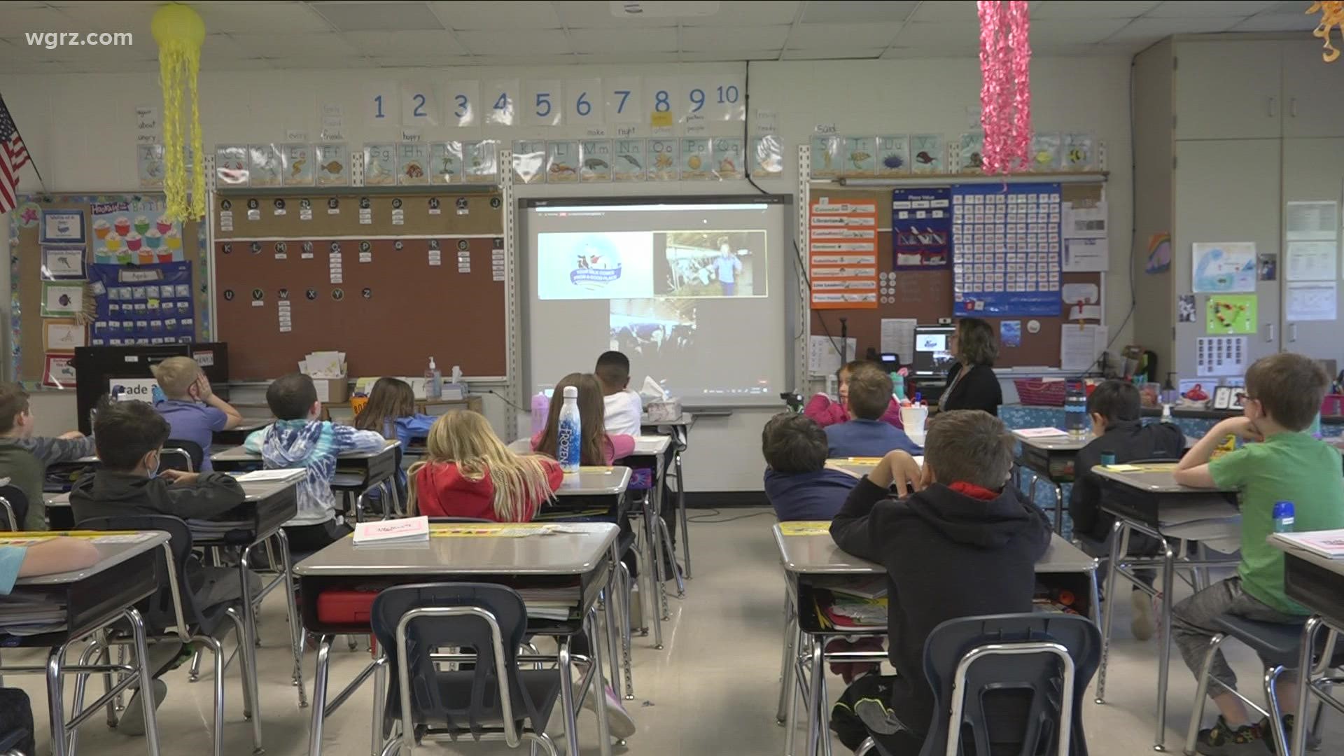 Students get virtual tour of farm in the classroom