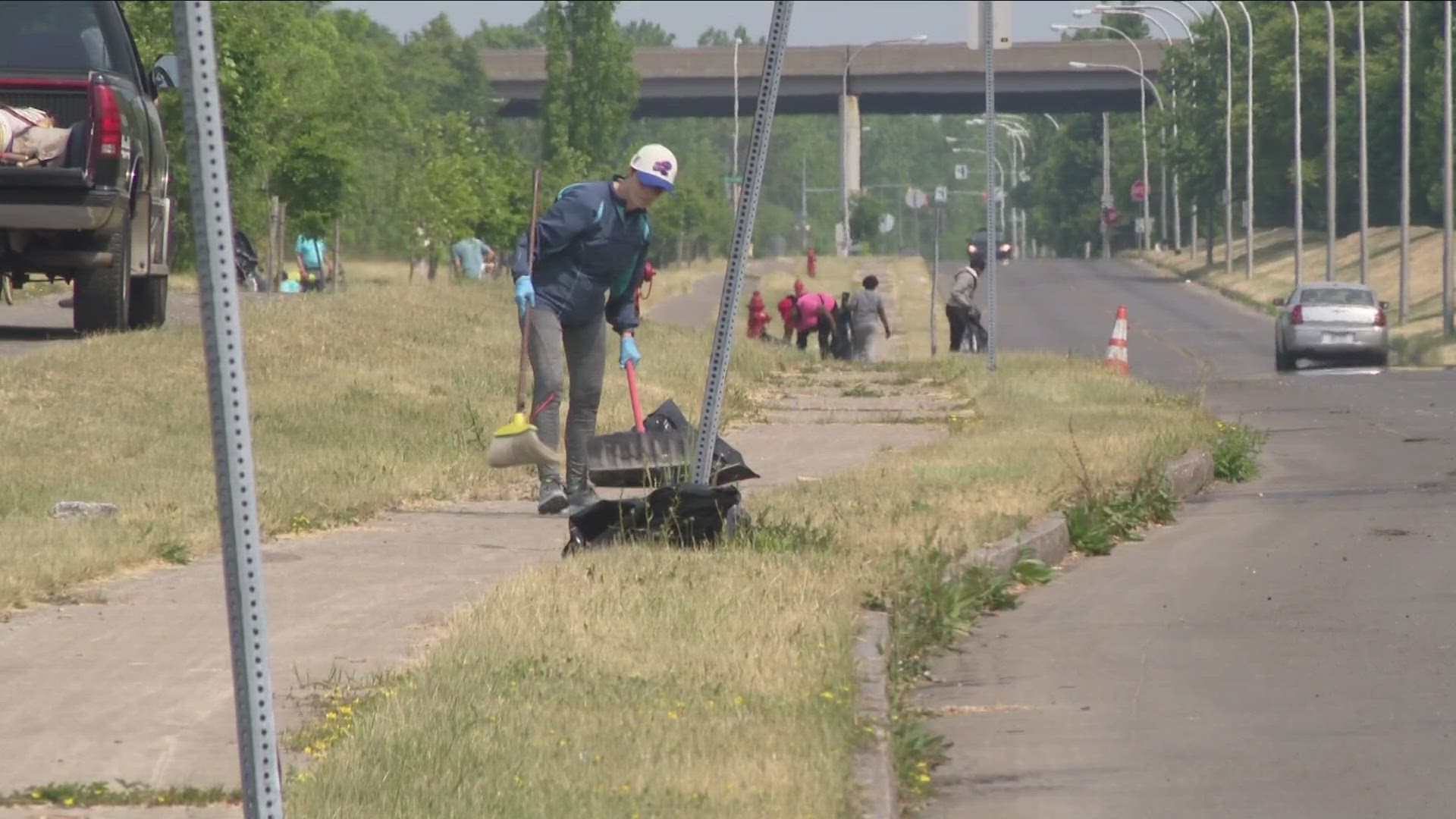 Volunteers worked to clean up the William Gaiter parkway