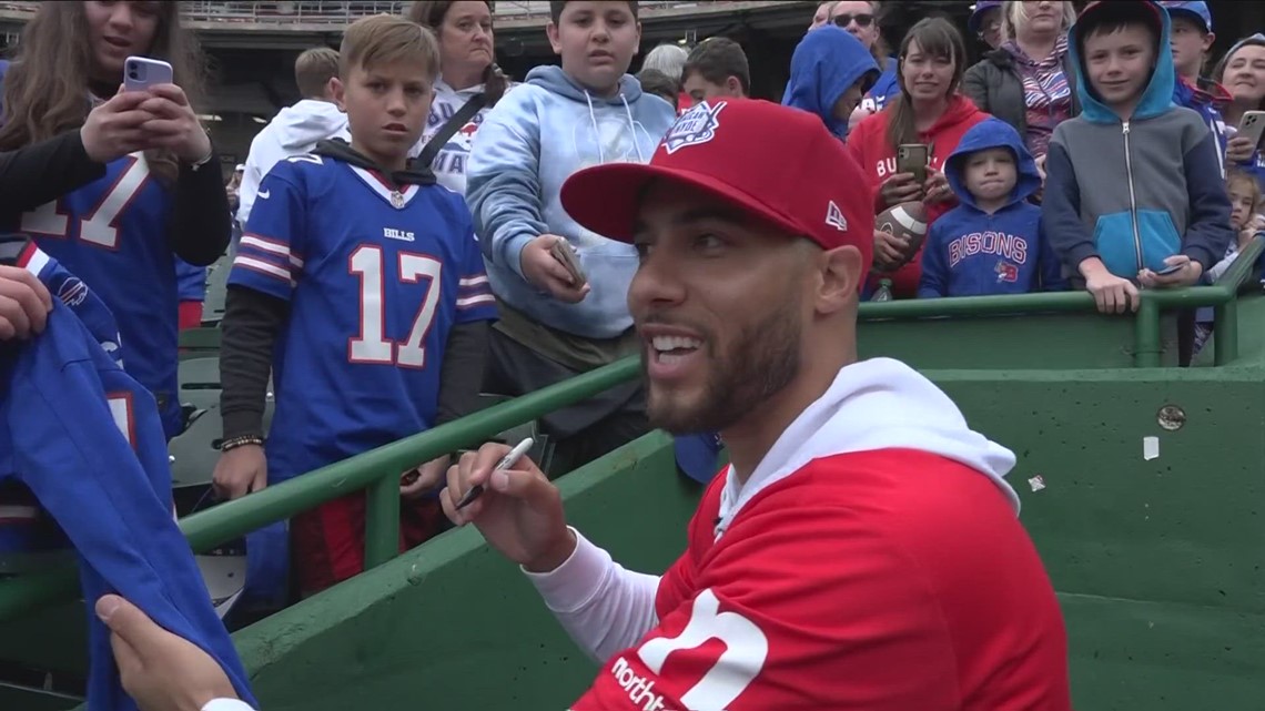 It means the world to me'  Micah Hyde hosts back to school event