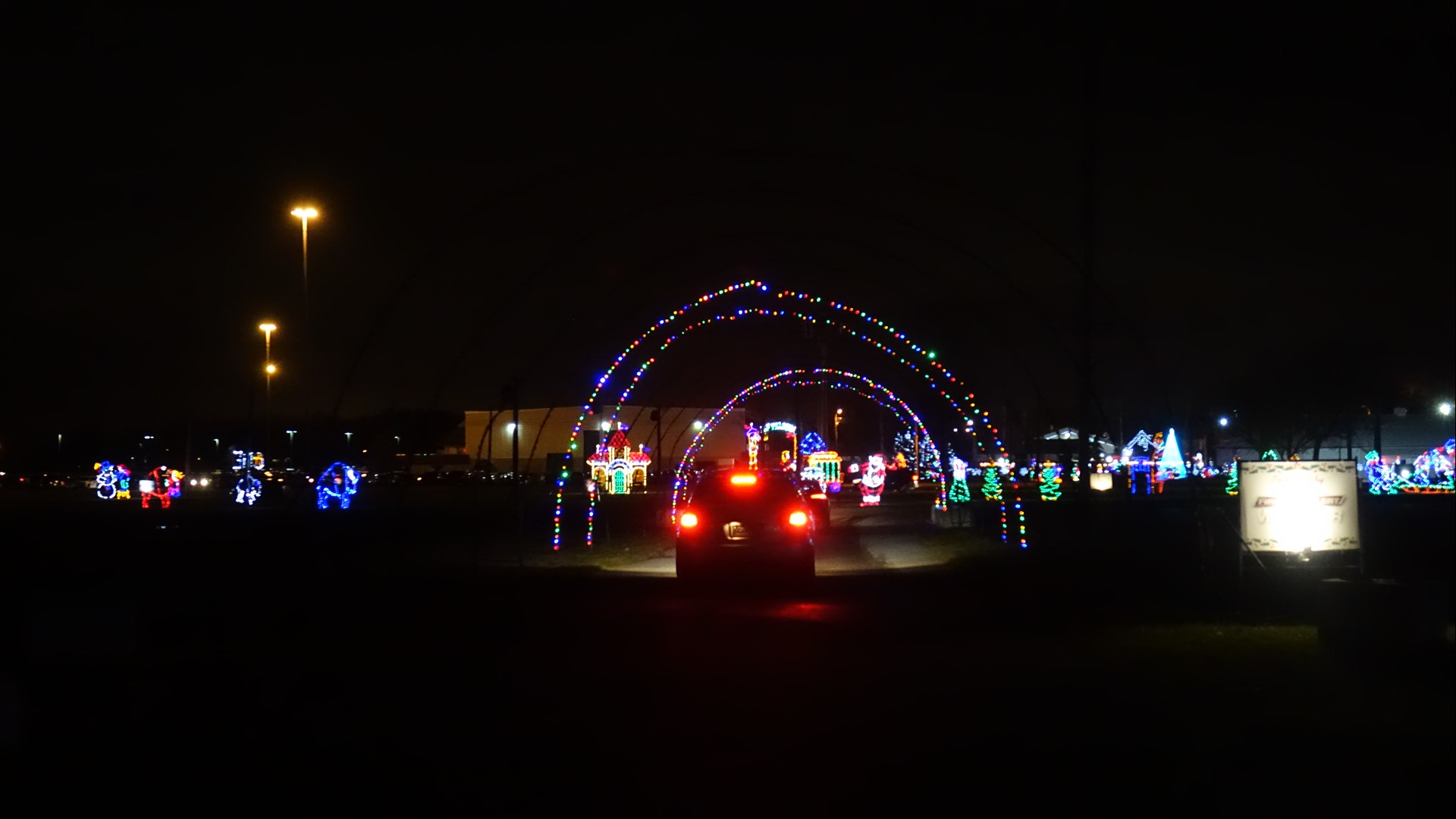 Fairgrounds Festival of Lights opens in Hamburg