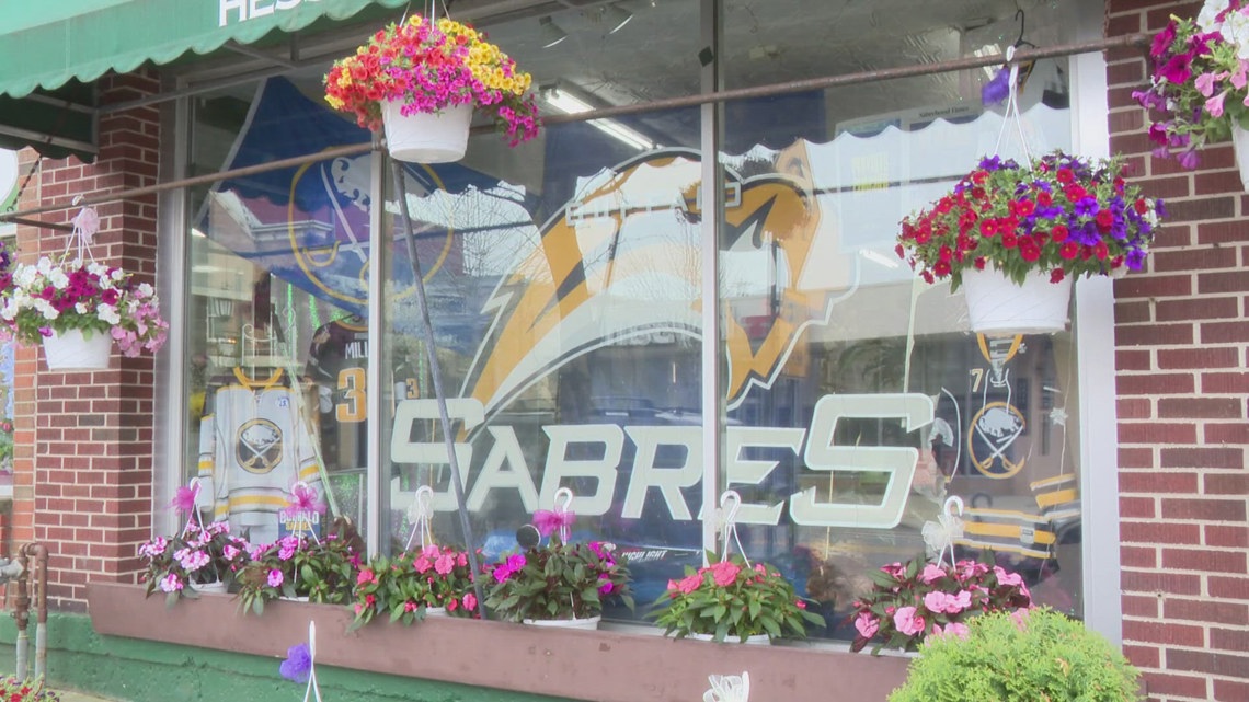 Hamburg florist celebrates Buffalo Sabres playoff run with custom arrangements