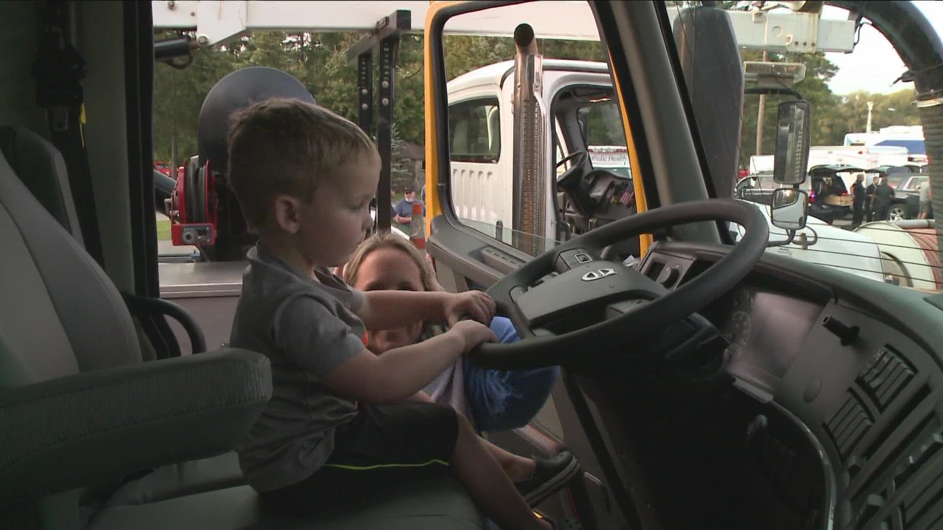 B.C. truck drivers caught with passengers sitting on wood block, children's car  seat - The Williams Lake Tribune