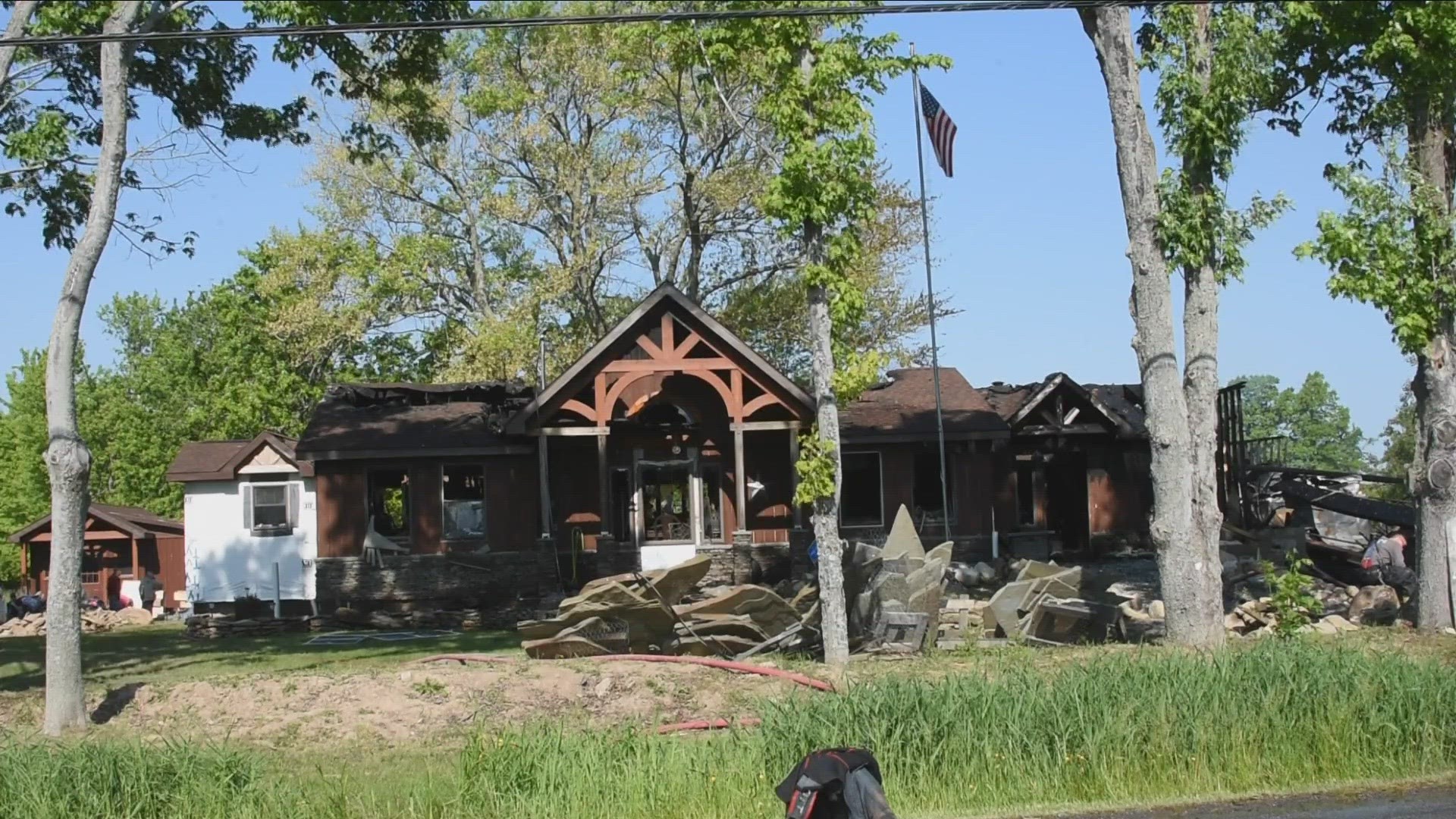 REPORTED THE GARAGE WAS FULLY ENGULFED IN FLAMES ... WHICH WERE SPREADING TOWARD THE HOUSE.