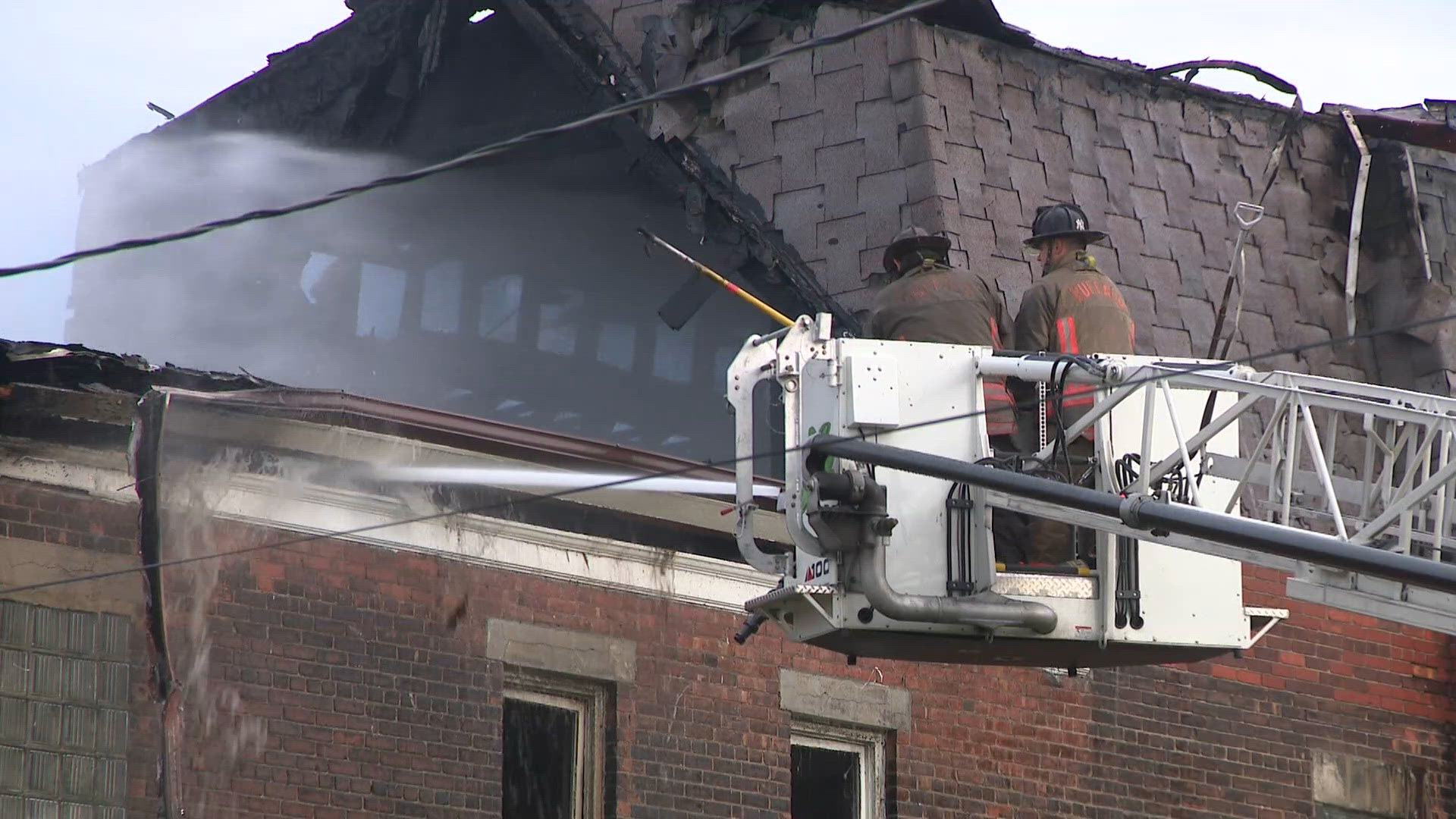 2-Alarm fire destroys building on Sycamore Street | wgrz.com