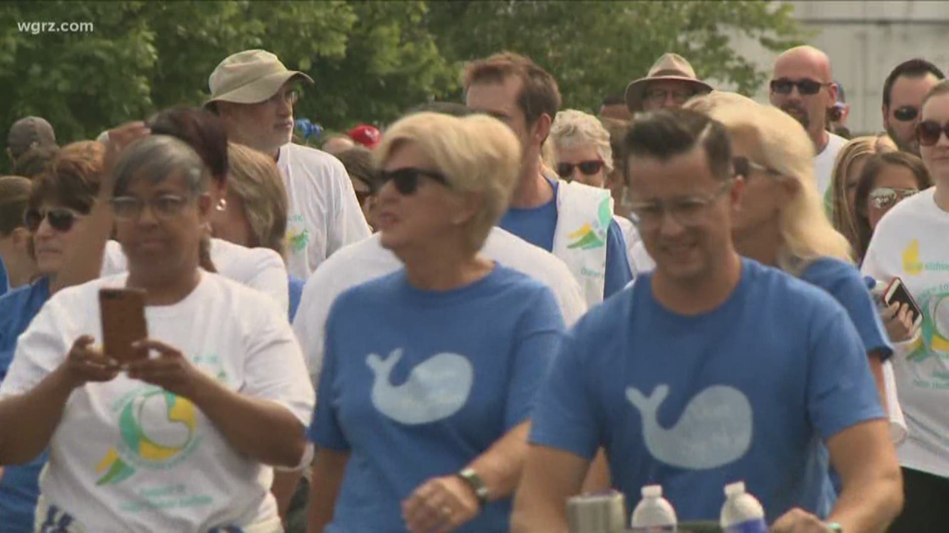 Walk to raise awareness about kidney health.