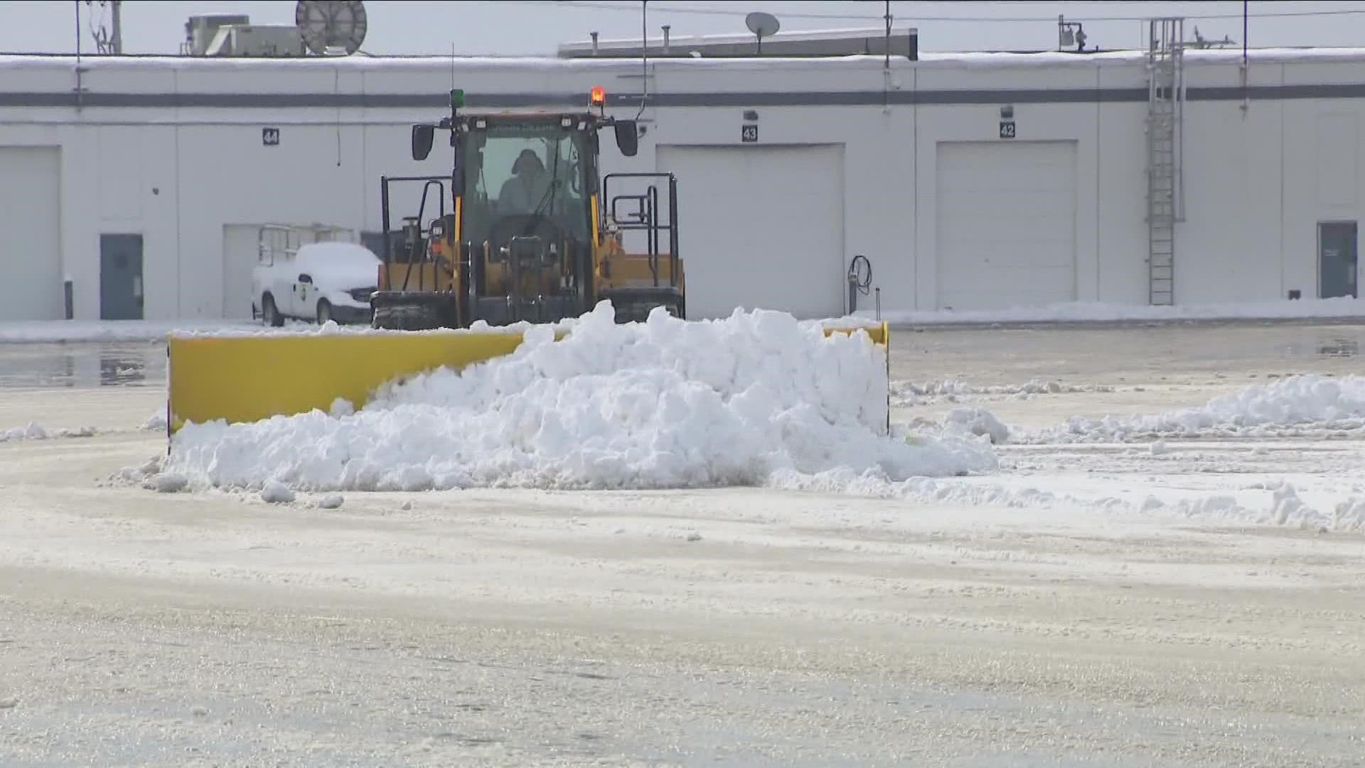 CREWS ARE PRE-TREATING RUNWAYS AND WILL DO EVERYTHING THEY CAN TO KEEP OPERATIONS OPEN