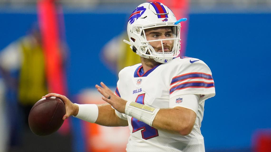 Josh Allen and Mitch Trubisky in Buffalo Bills training camp