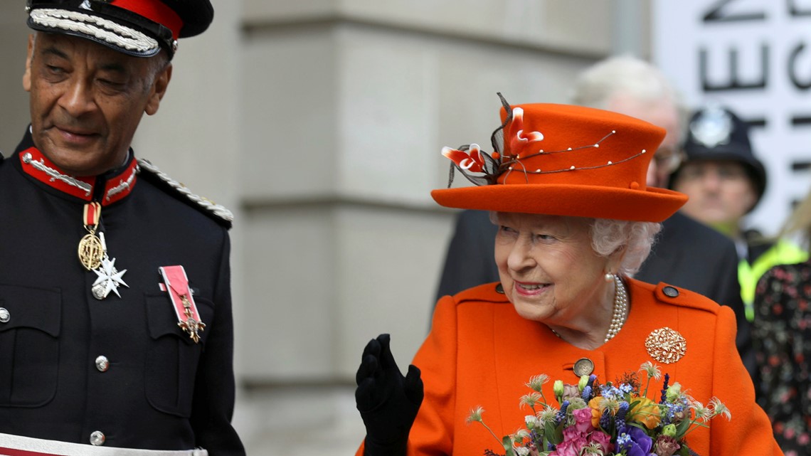 26-year-old claims to sell Queen Elizabeth's walking stick for cancer research - Vimarsana News