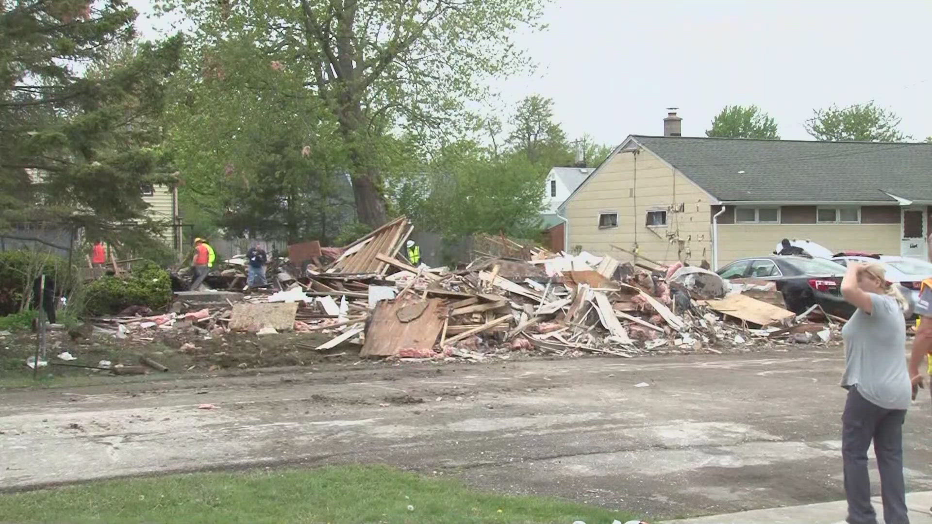 1 dead, 1 hurt in Lake View home explosion