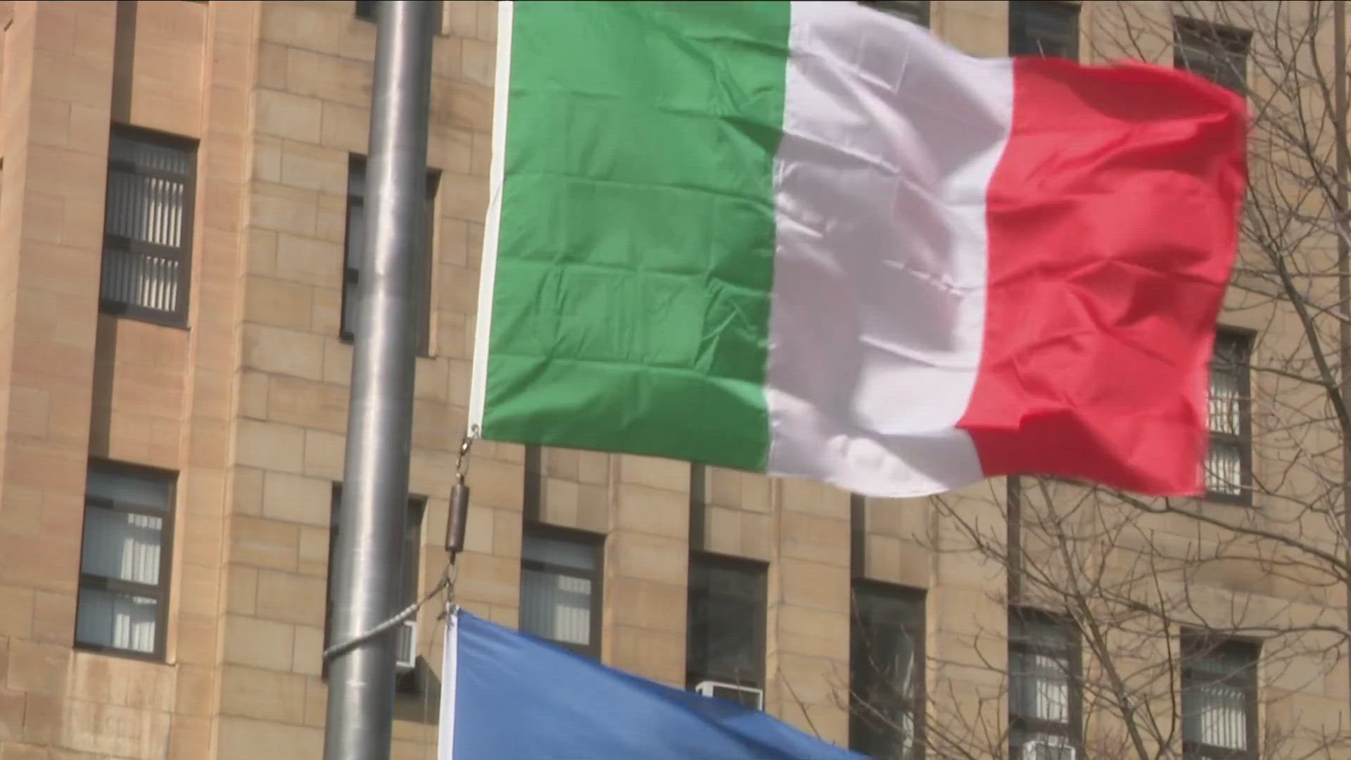 Irish flag raising today in Niagara Square kicks off St. Patrick's Day festivities