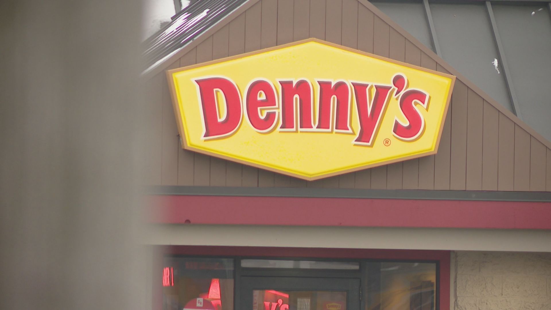 4 injured after a shooting at Denny's near Syracuse | wgrz.com