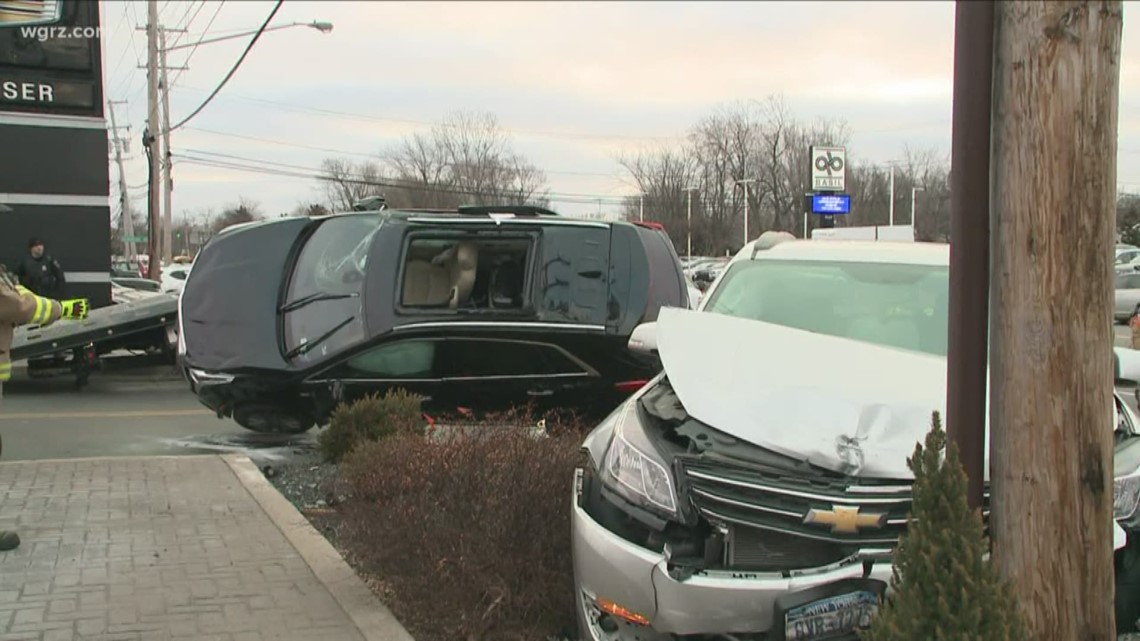 2 people hurt in Amherst accident | wgrz.com