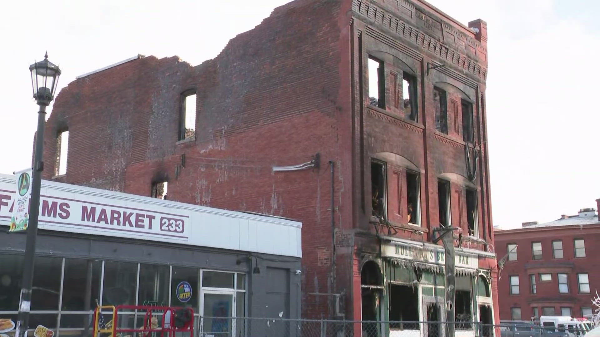 Live look at Mulligan's Brick Bar demolition | wgrz.com