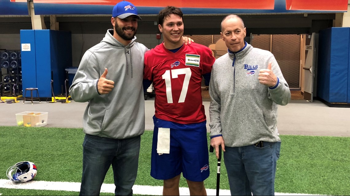 Josh Allen meets Jim Kelly at Bills rookie minicamp