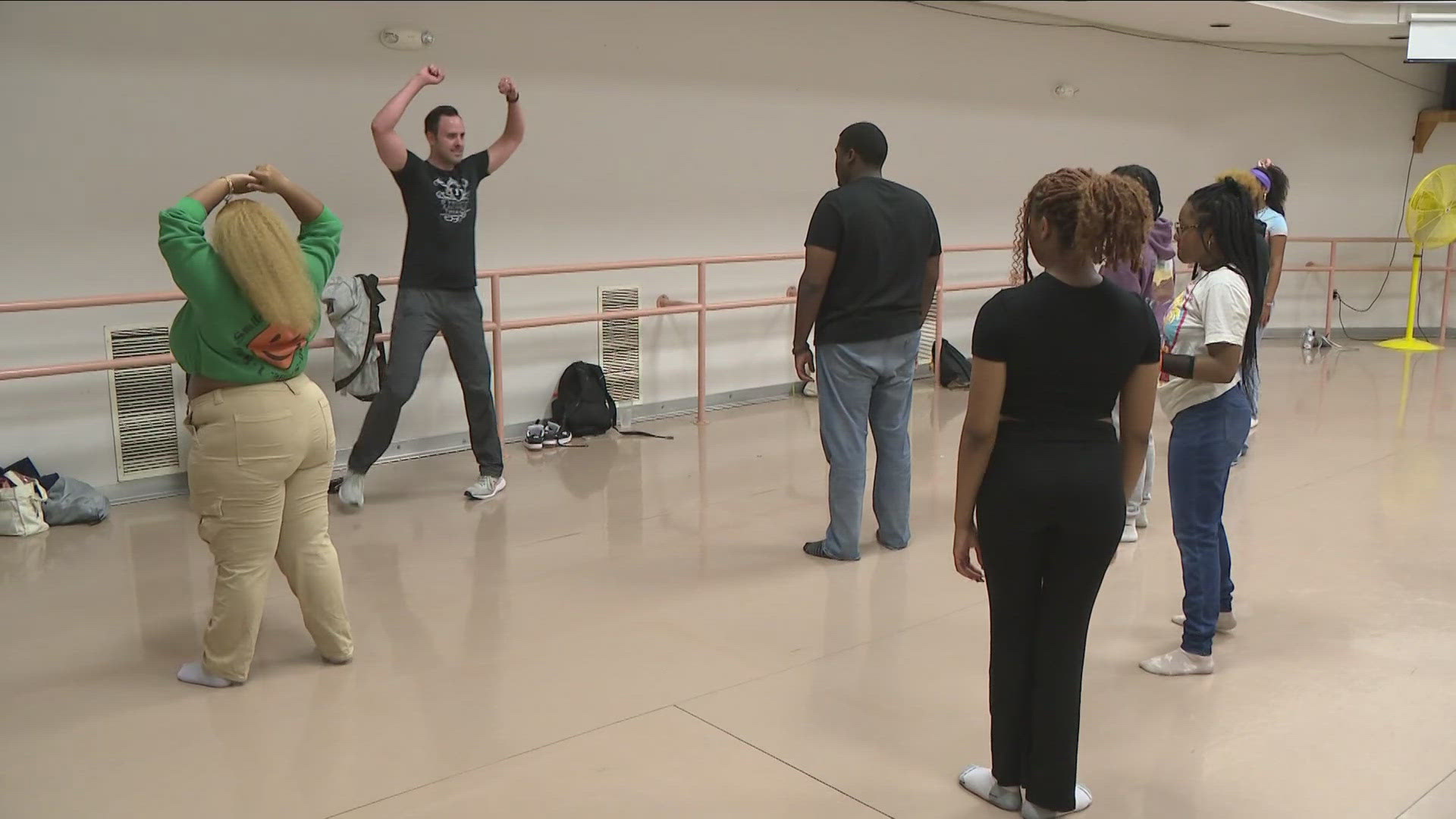 The Director and Choreographer for Newsies, Eric Deeb Weaver hosted a masterclass to teach dance, performance and stage presence