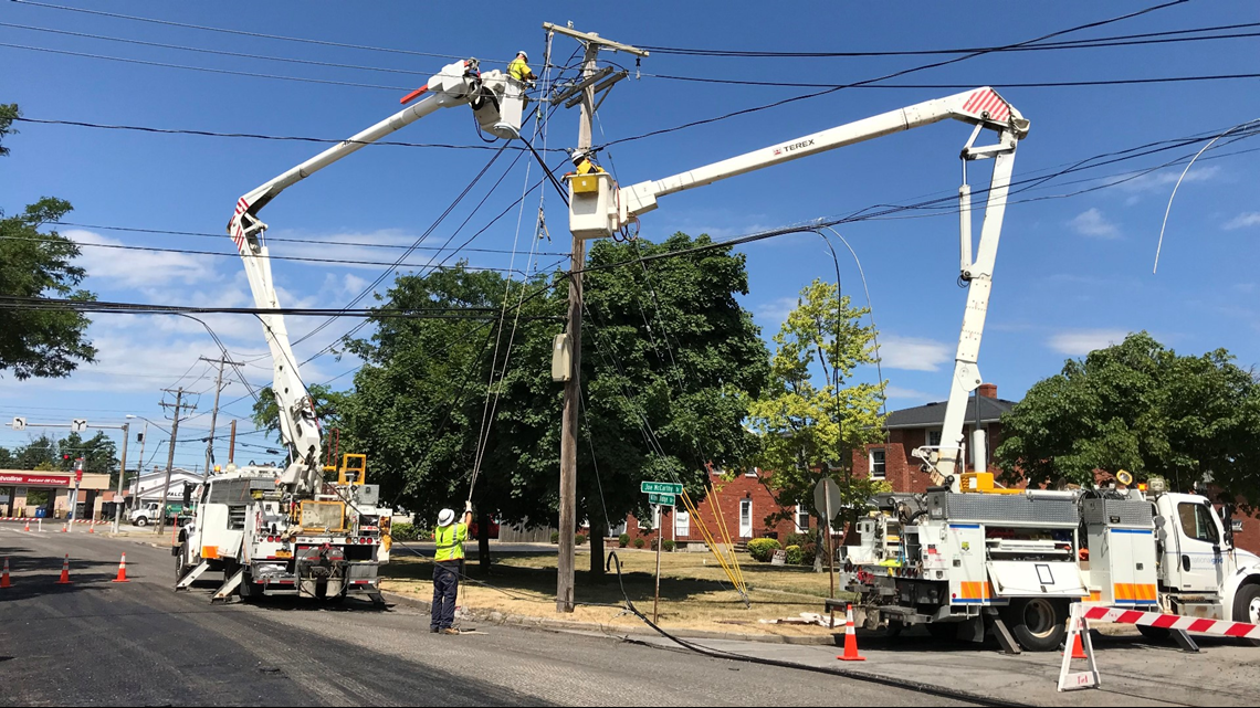 Dump truck takes down power lines in Amherst | wgrz.com