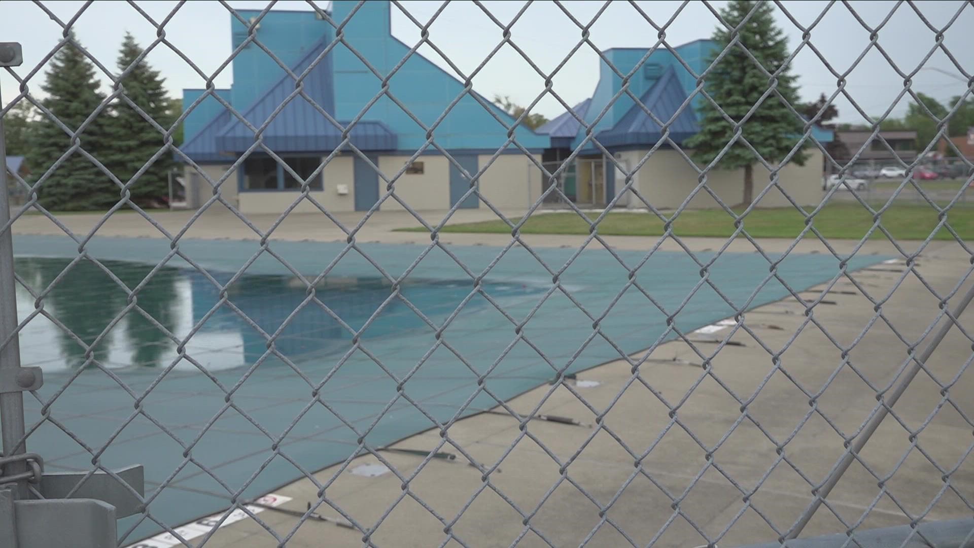 Town supervisor Gary Dickson held a board meeting tonight to decide the future of plans for the pool and the potential of using the space for something else.