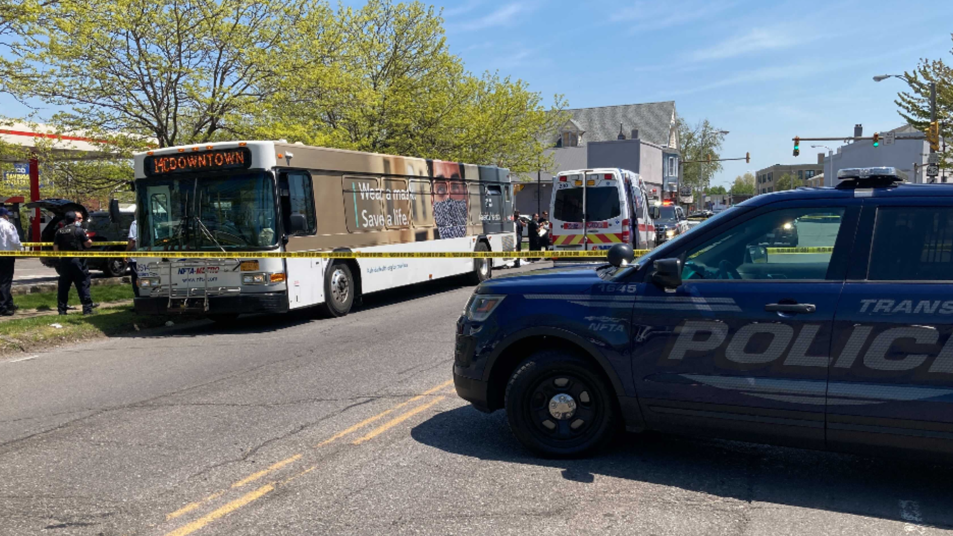 Elderly man dies after getting off Metro bus and falling | wgrz.com