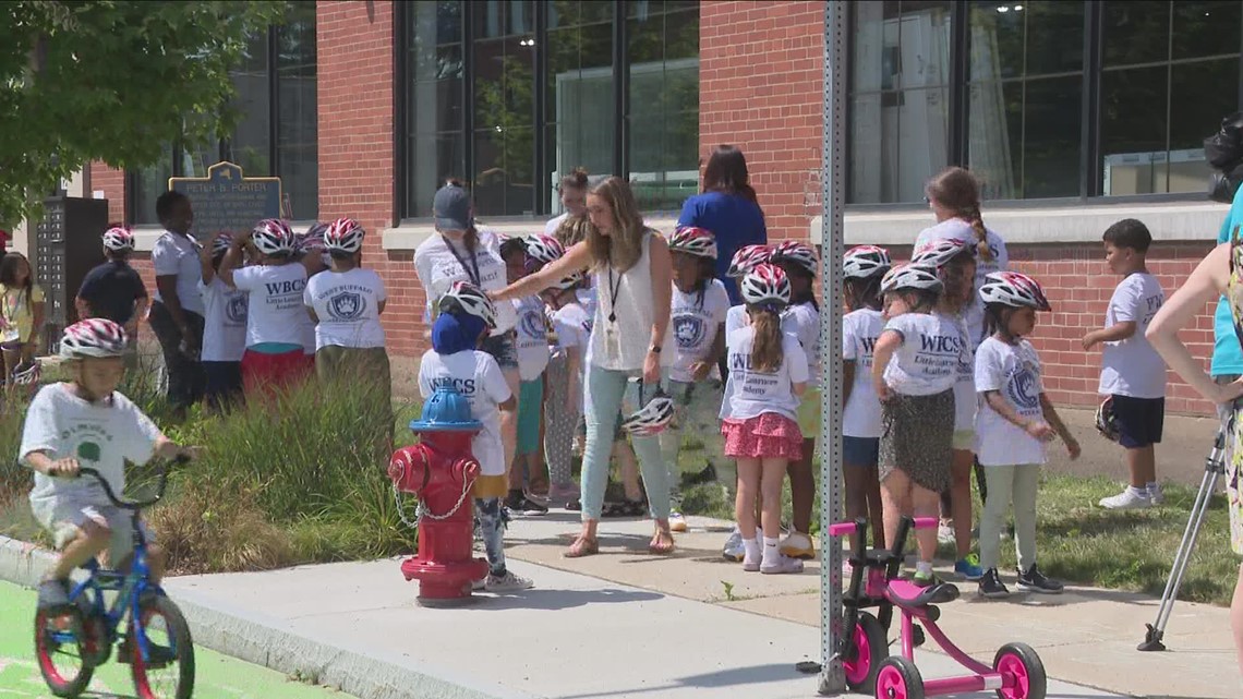 Buffalo students receive free bike helmets - Vimarsana News