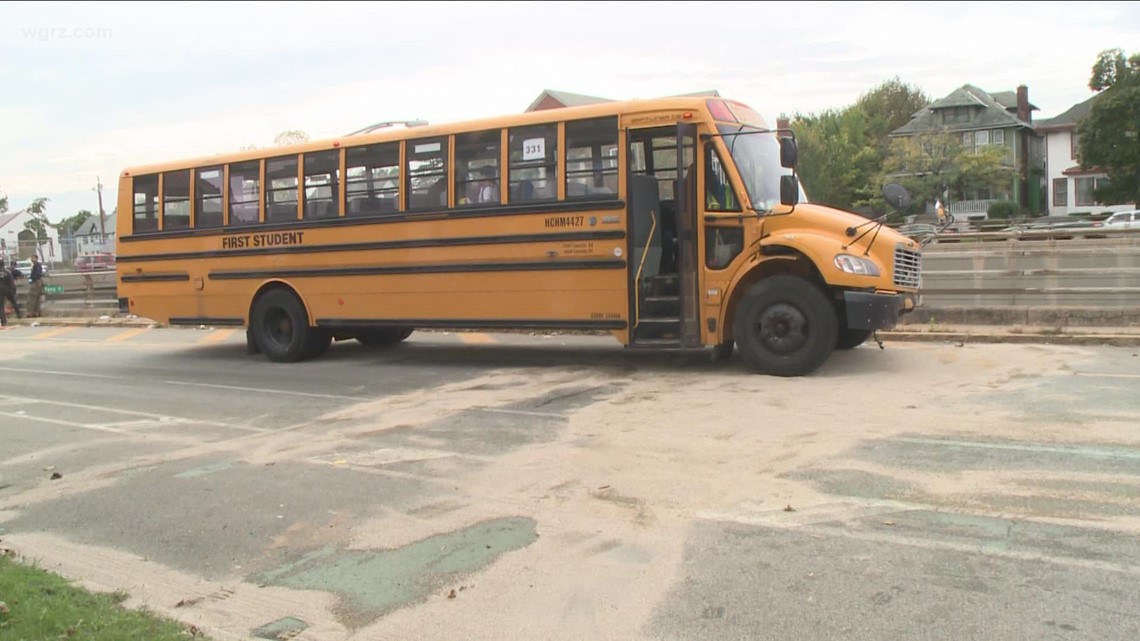 Blive Se tilbage tone One person injured after car ran red light and hit a Buffalo Public Schools  bus | wgrz.com