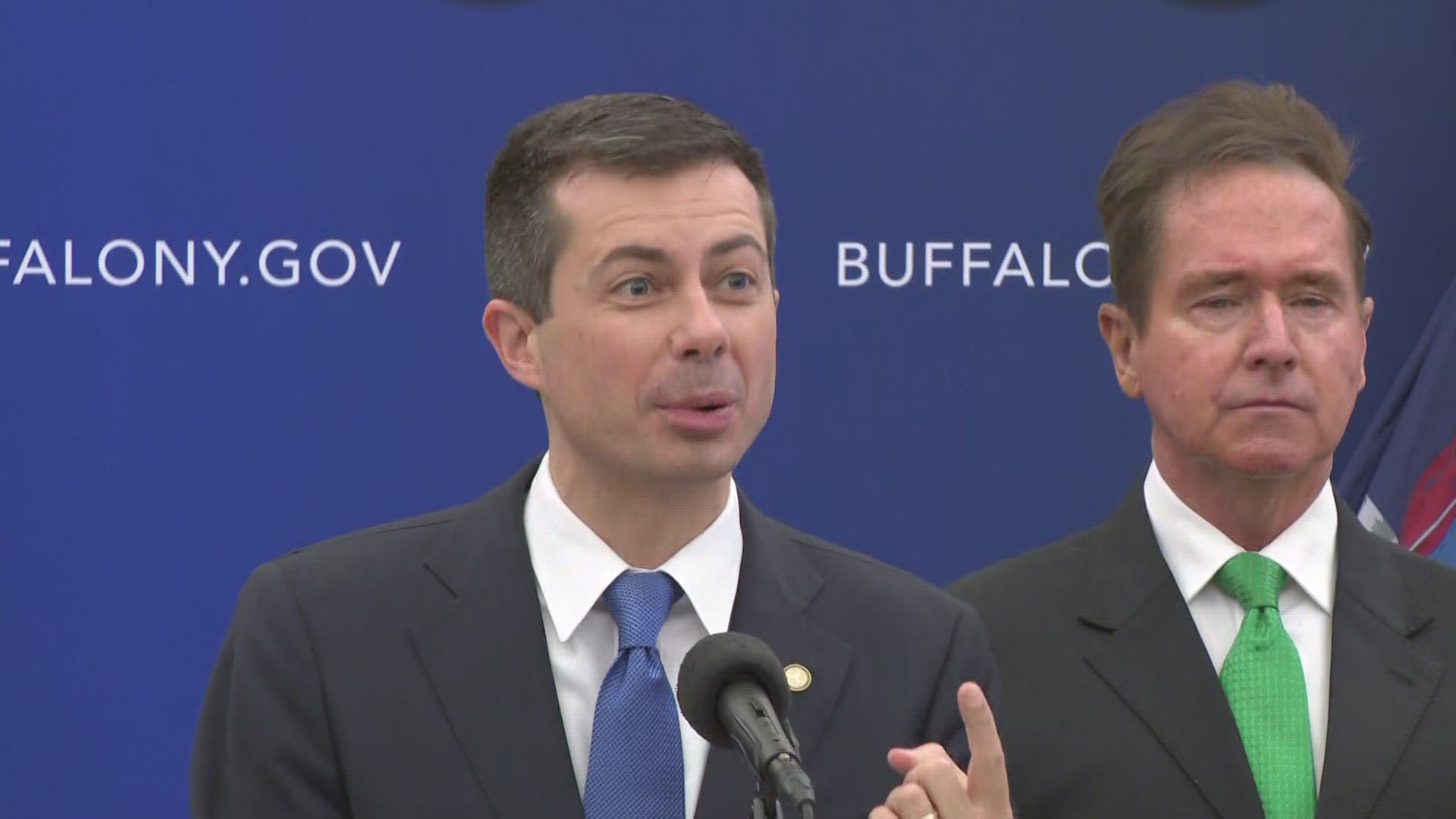 US Transportation Secretary Pete Buttigieg was in Buffalo to discuss 33 project.  He was joined by Sen. Schumer, Gov. Hochul, Mayor Brown & other elected leaders.