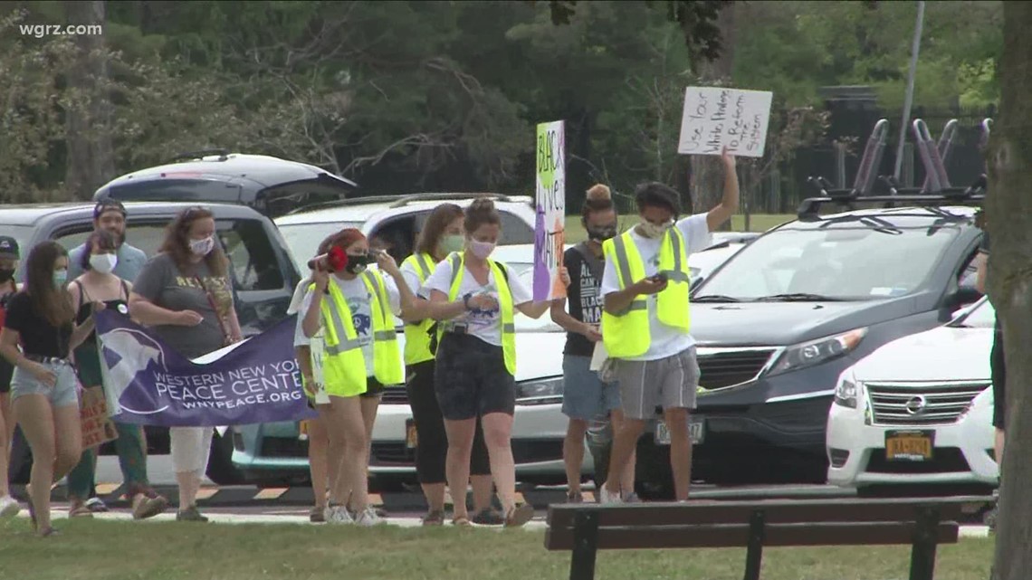 Amherst rally focuses on educational, economic racial justice | wgrz.com