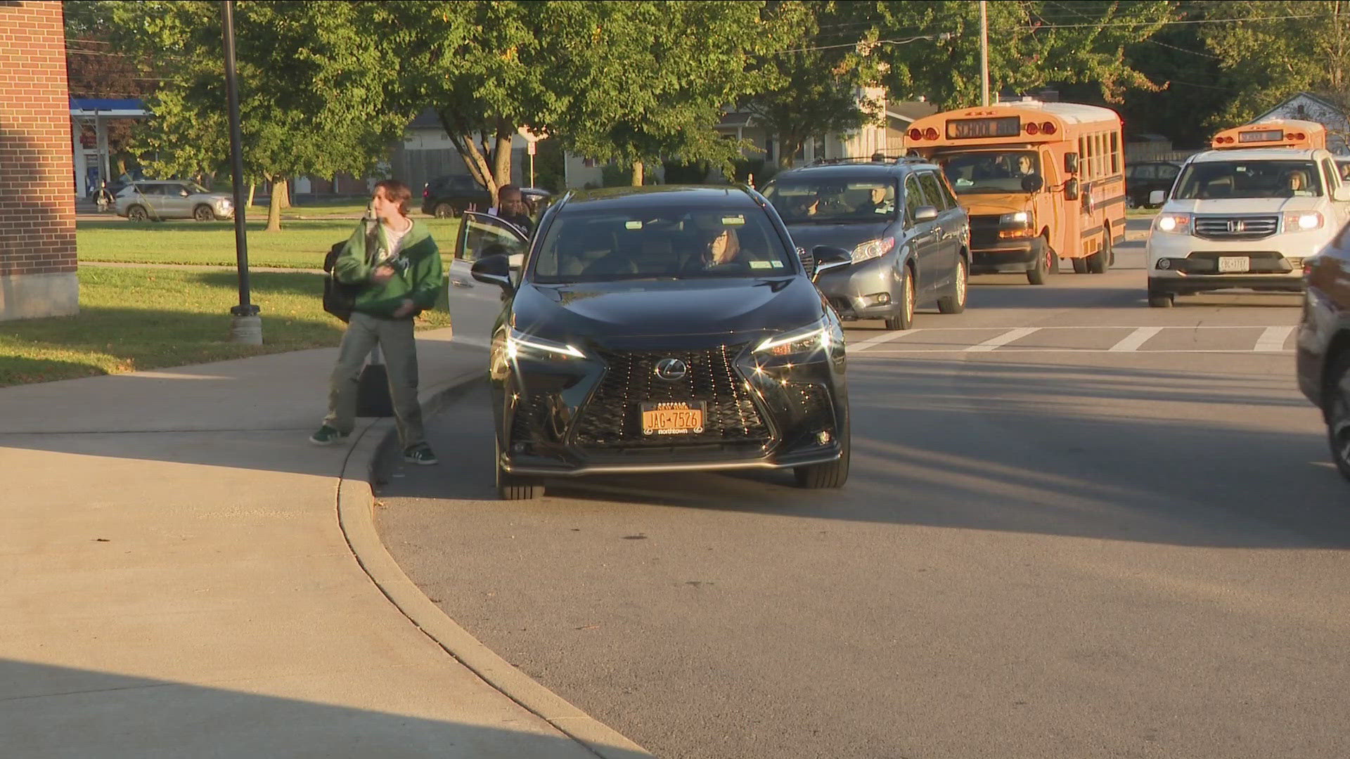 FIRST DAY FOR THE BIGGEST SUBURBAN DISTRICT... WILLIAMSVILLE SCHOOLS.