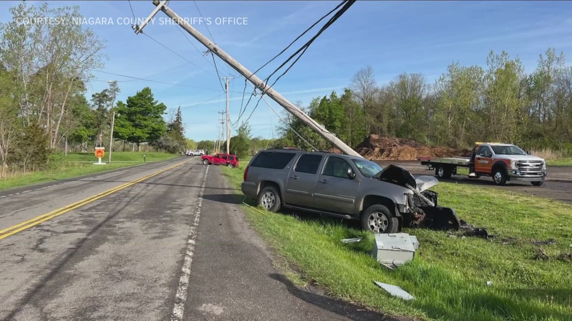 Woman drives into utility pole in Niagara County by Bond Lake Park