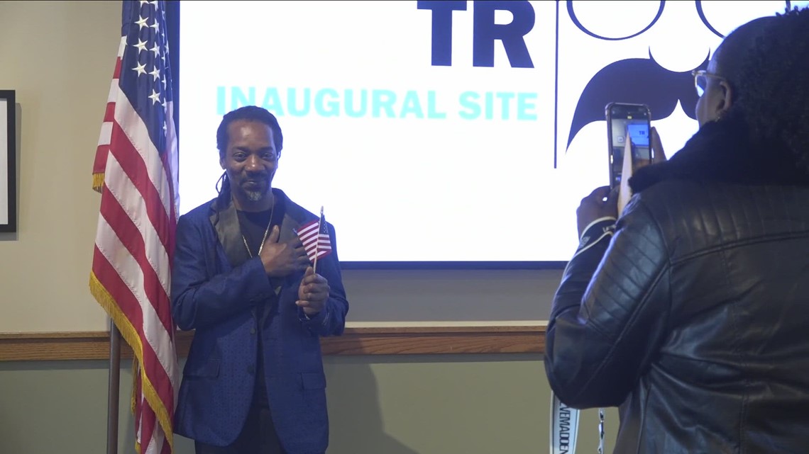 31 people took the oath of citizenship, becoming new American citizens - Vimarsana News