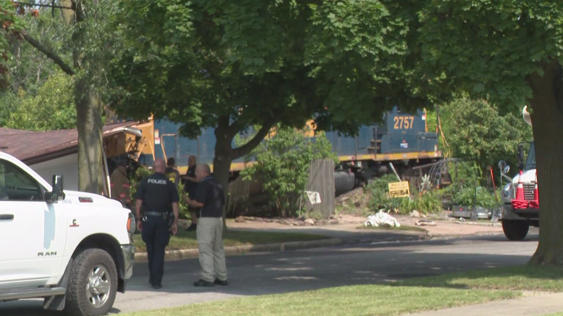 Train car crashes into garage of Niagara Falls home on Seneca Avenue