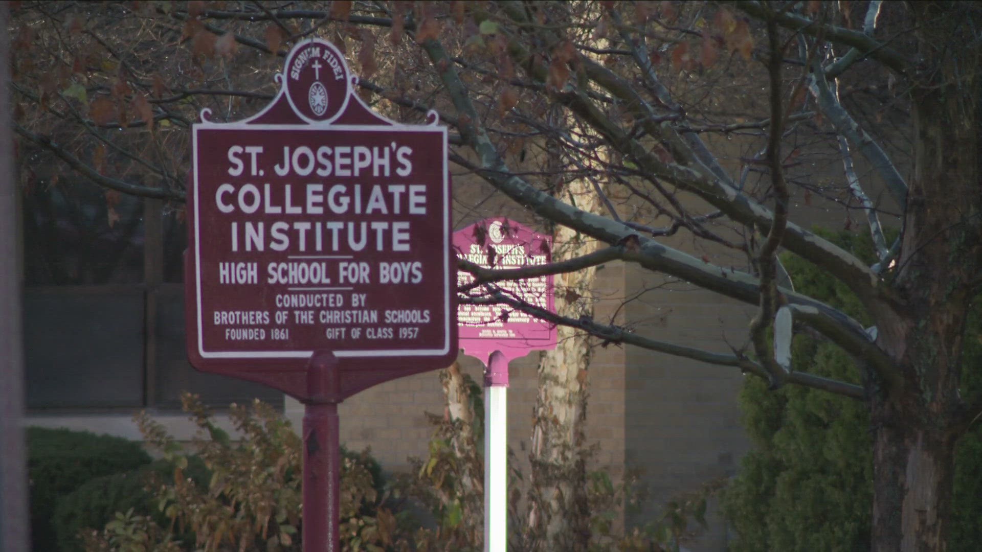 Students honor St. Joseph's basketball coach who passered away, Gabe Michael, 43.