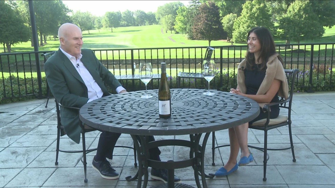 Kevin is joined by Stephanie Celani to try the Landhaus Mayer Grüner Veltliner for this week's second Wine of the Week
