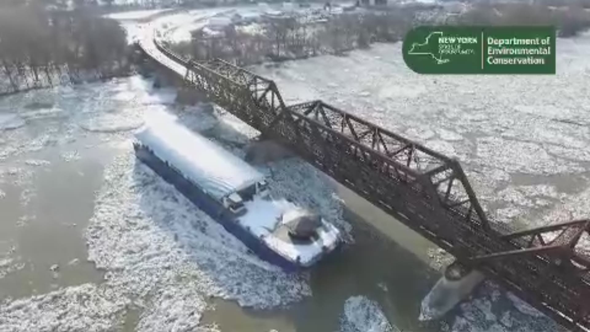 Boats loose amid Hudson River ice jams, cruise ship stuck