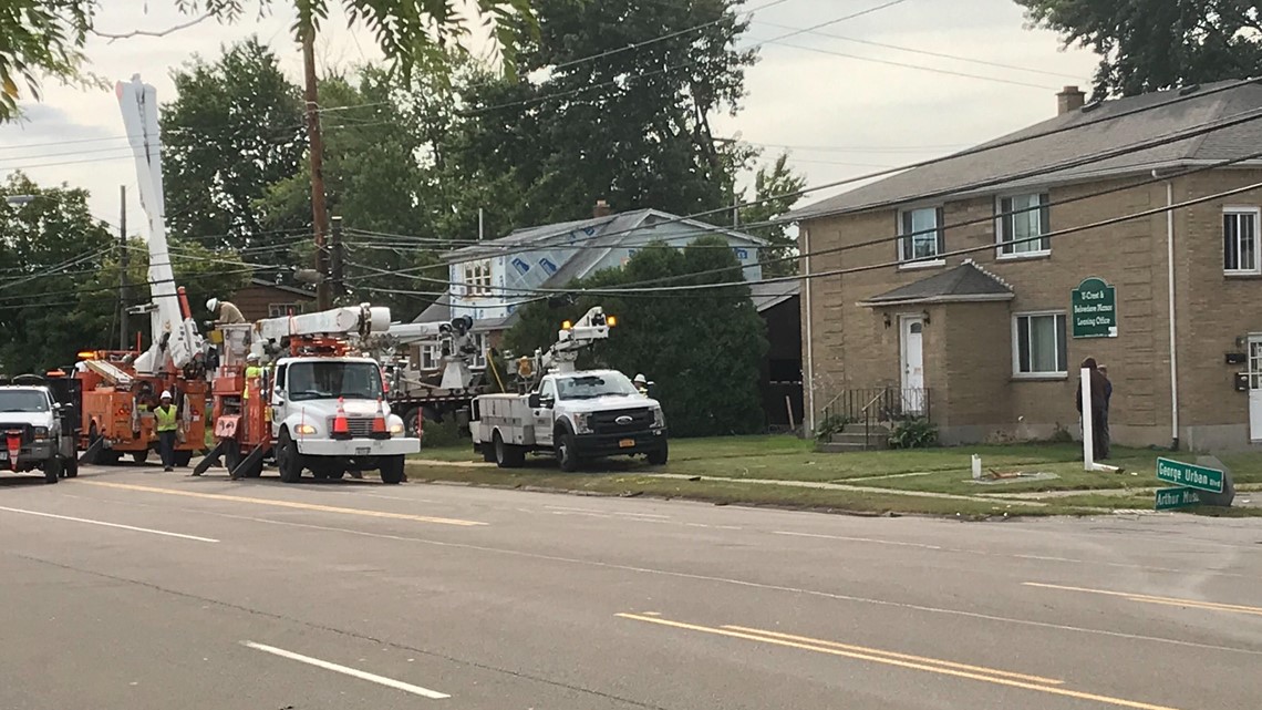 Cheektowaga car crash causes power outage