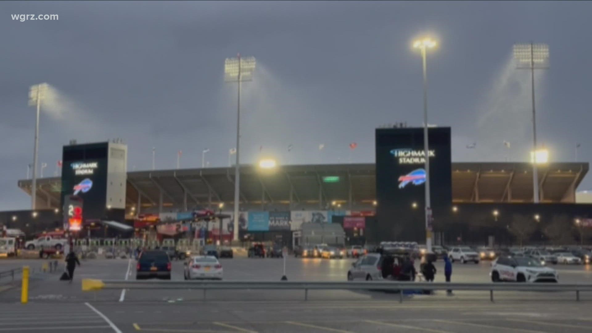 Cold weather hacks and tips to stay warm at the Bills game this Saturday night
