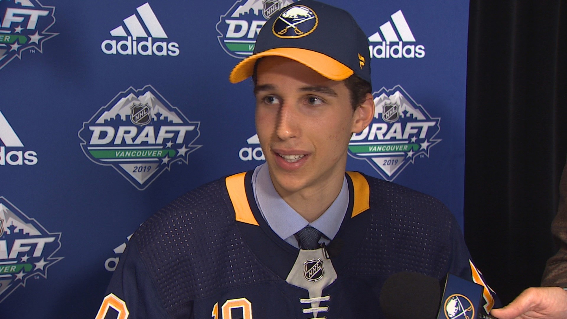 Sabres sign Dylan Cozens to entry-level contract | wgrz.com