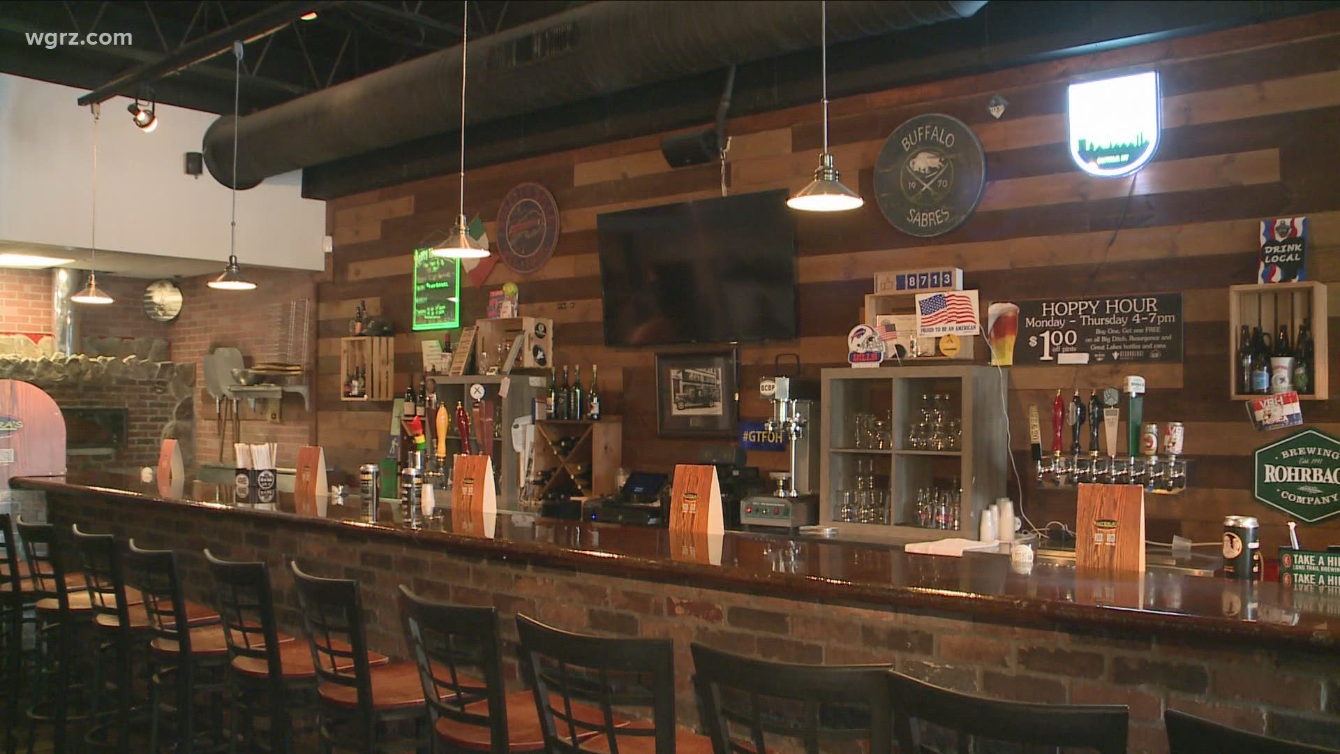 A Hamburg restaurant owner says he's having big problems finding employees and the only people applying are teenagers with no experience.