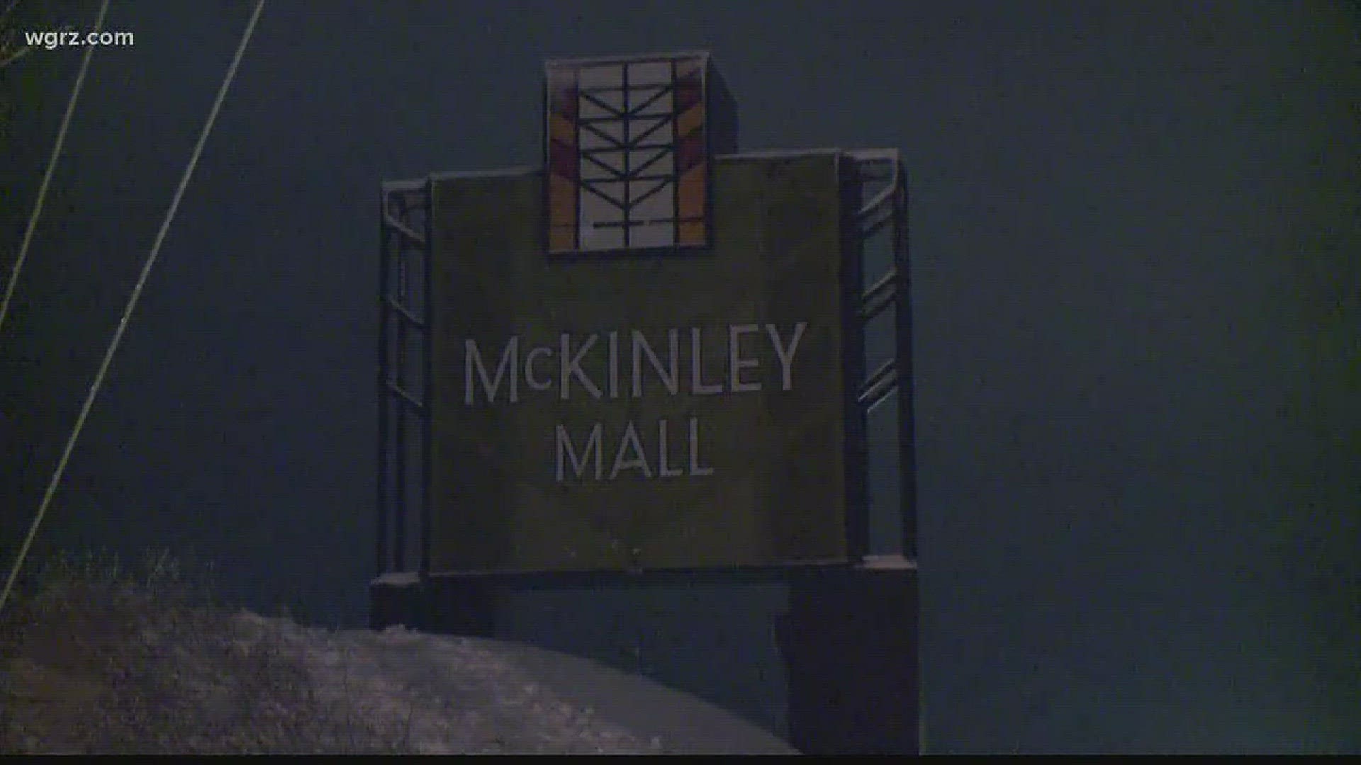 McKinley Mall lost power for a few hours on Saturday inconveniencing last minute shoppers.