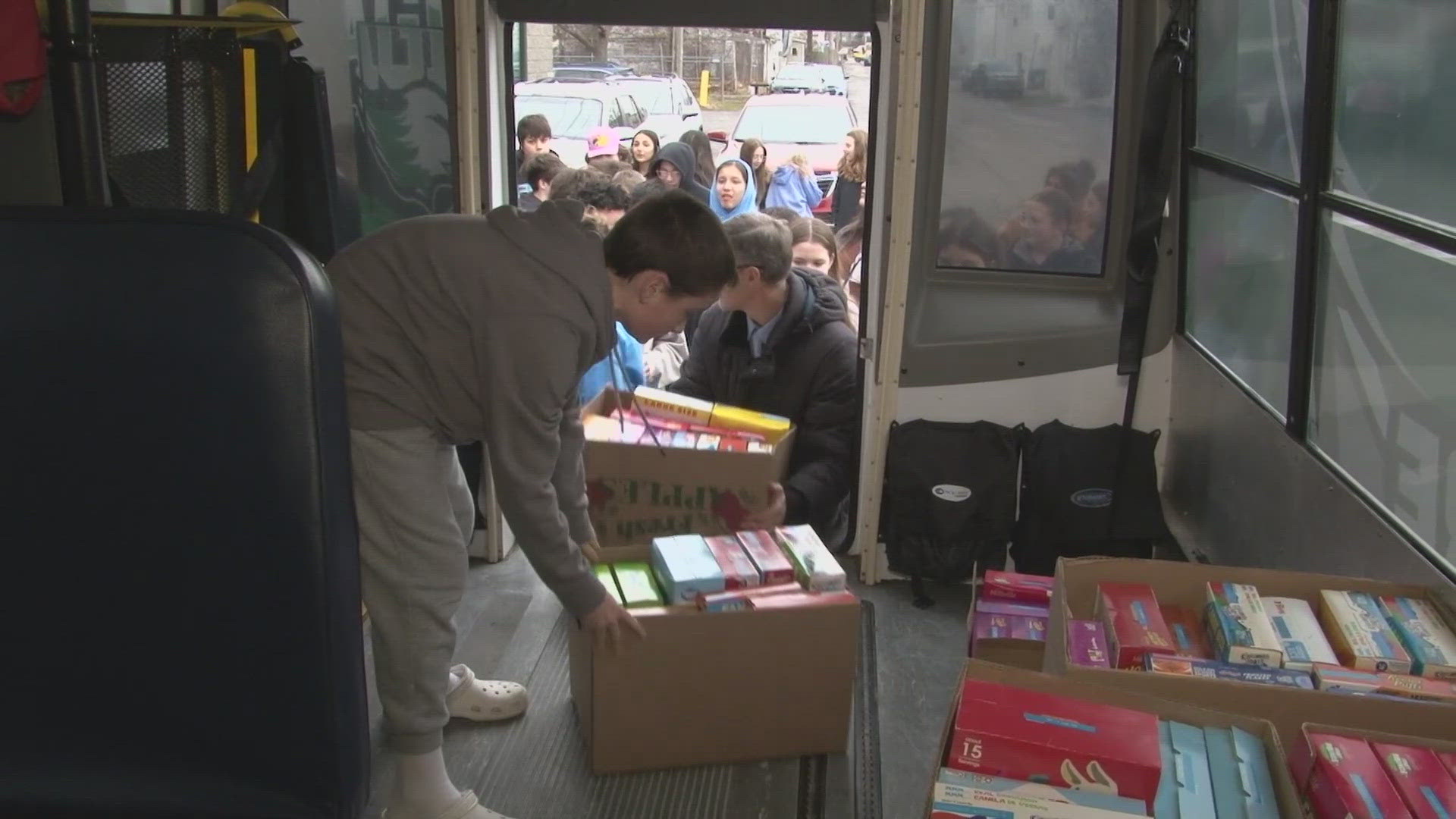 Lakeshore Middle School helps feed those in need 12/18/24