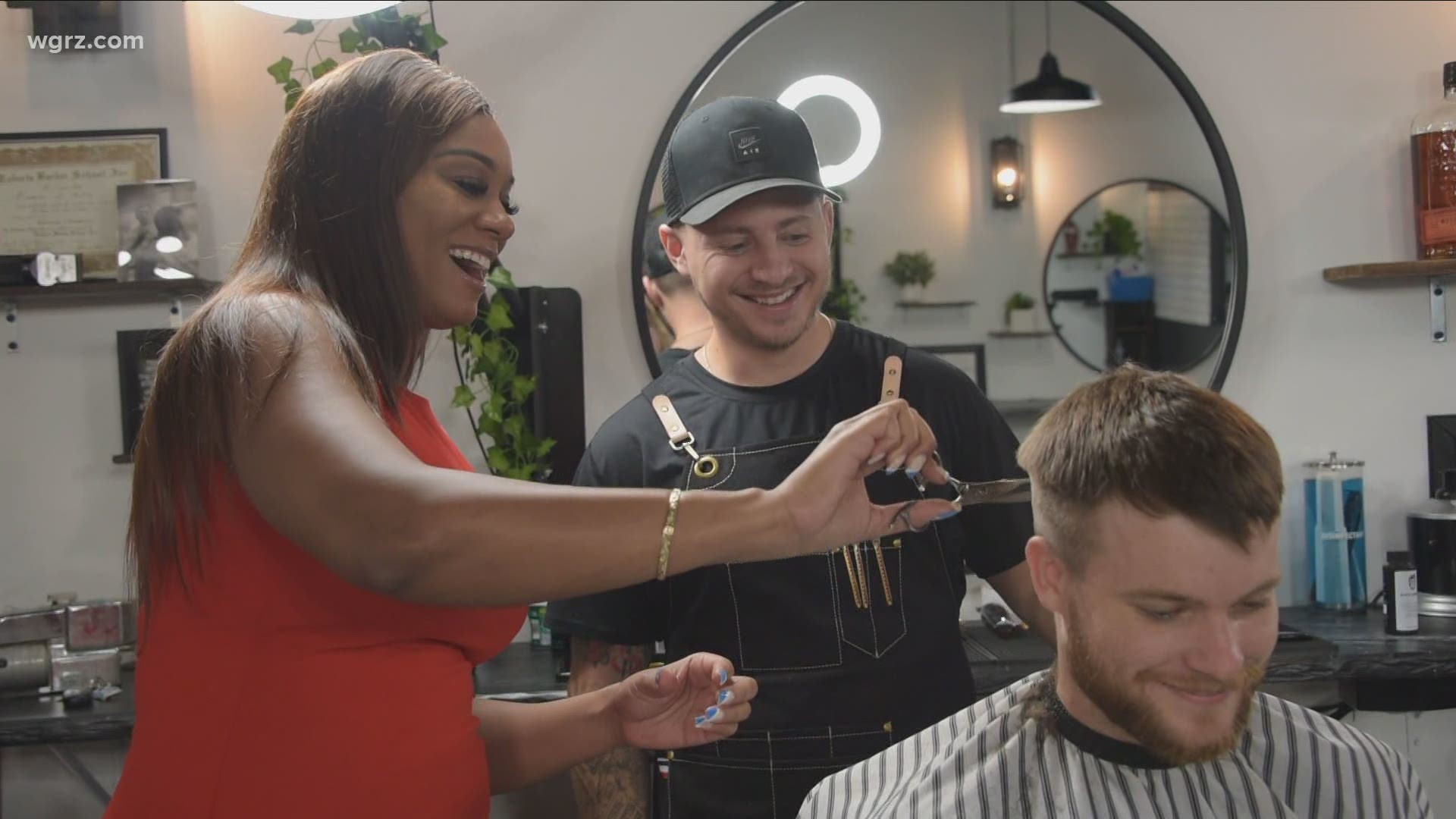 Bills barber celebrates opening of Chiefs Barber Parlour