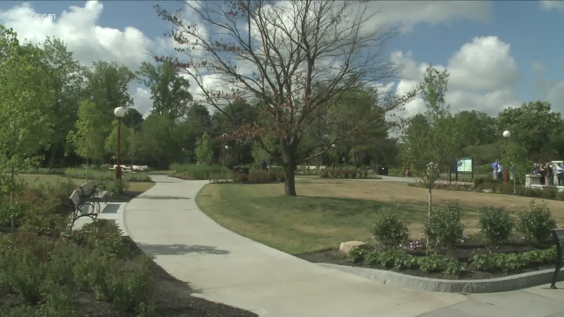 Welcome center unveiled at Niagara falls