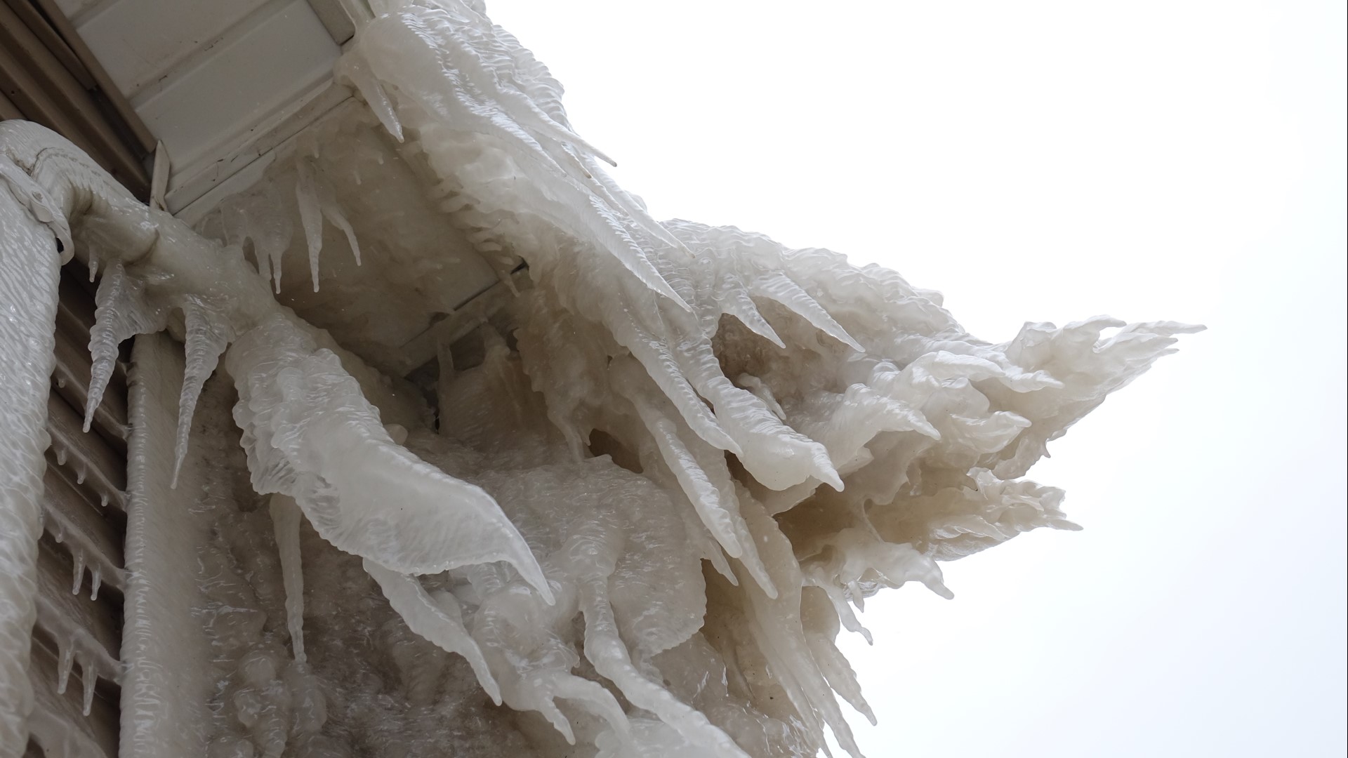Lake Erie creates ice houses near Buffalo