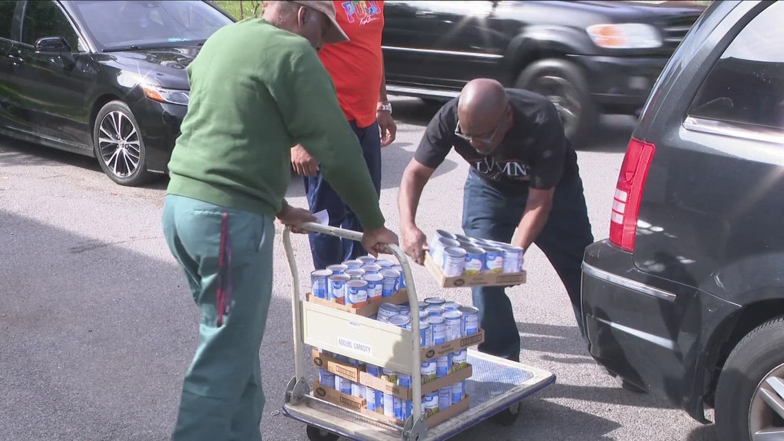 Buffalo State alumni give back with food drive