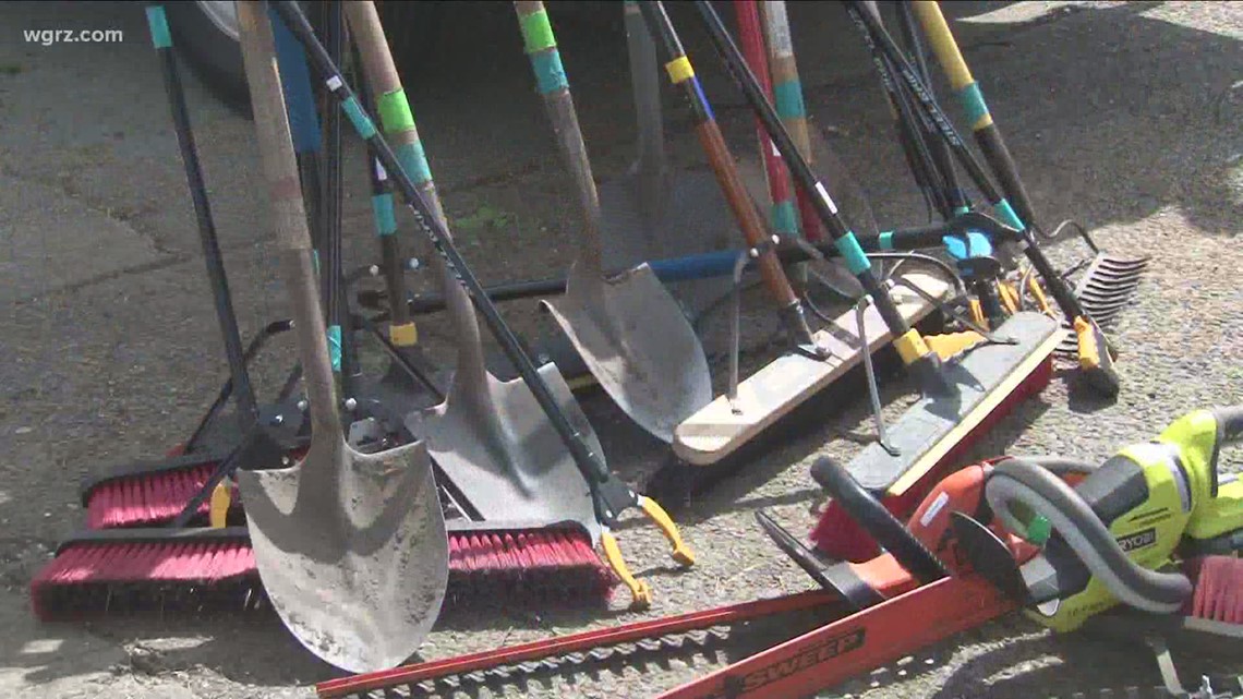 Volunteers, community leaders help clean up Bailey Avenue - Vimarsana News