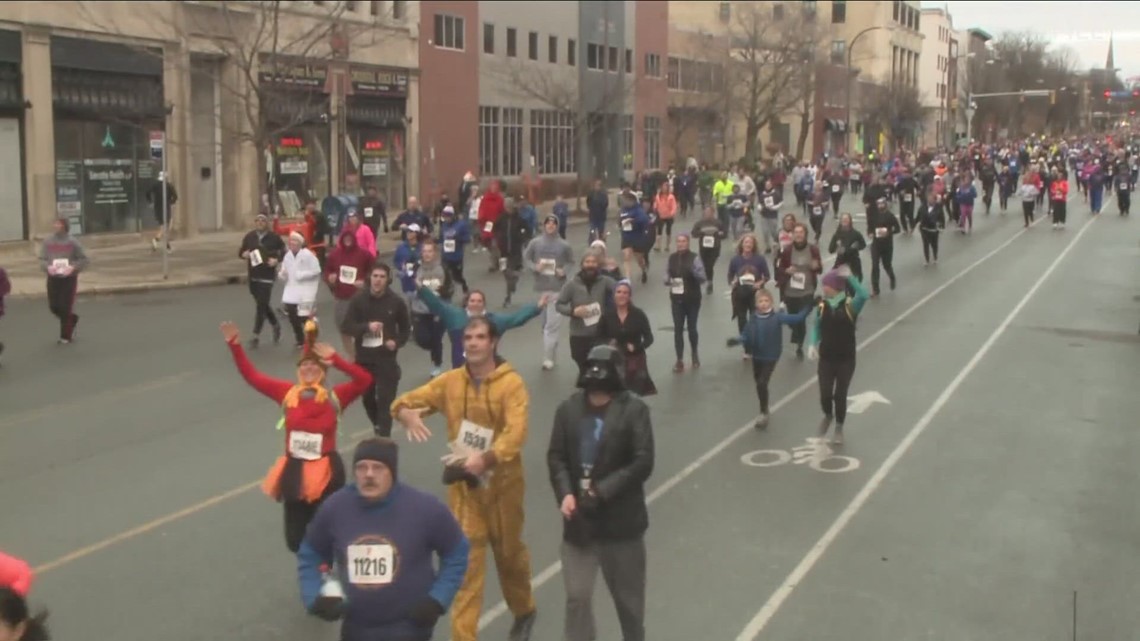Which roads will be closed during the Annual Turkey Trot - Vimarsana News