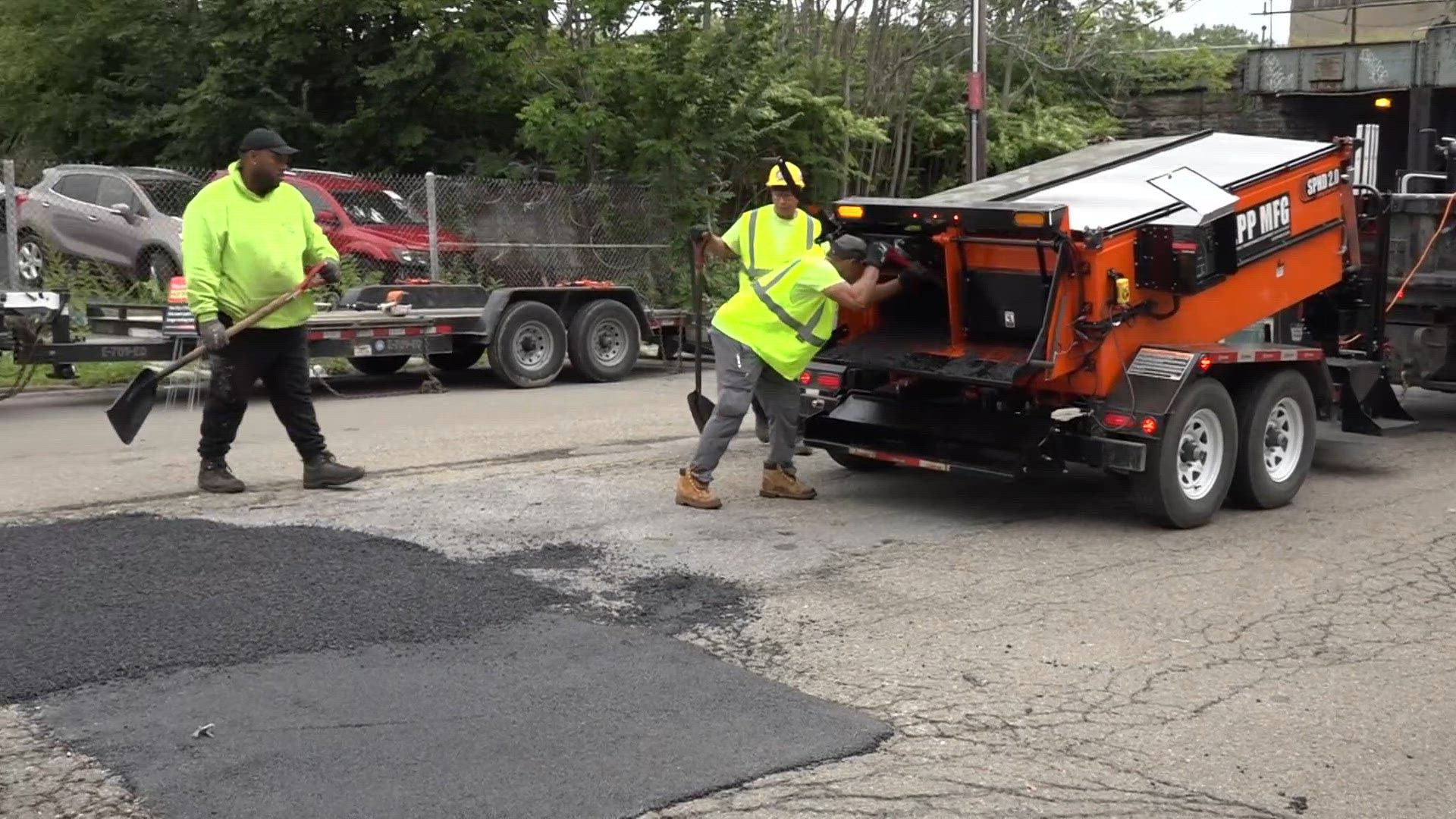 Buffalo puts the heat on potholes with new repair equipment | wgrz.com