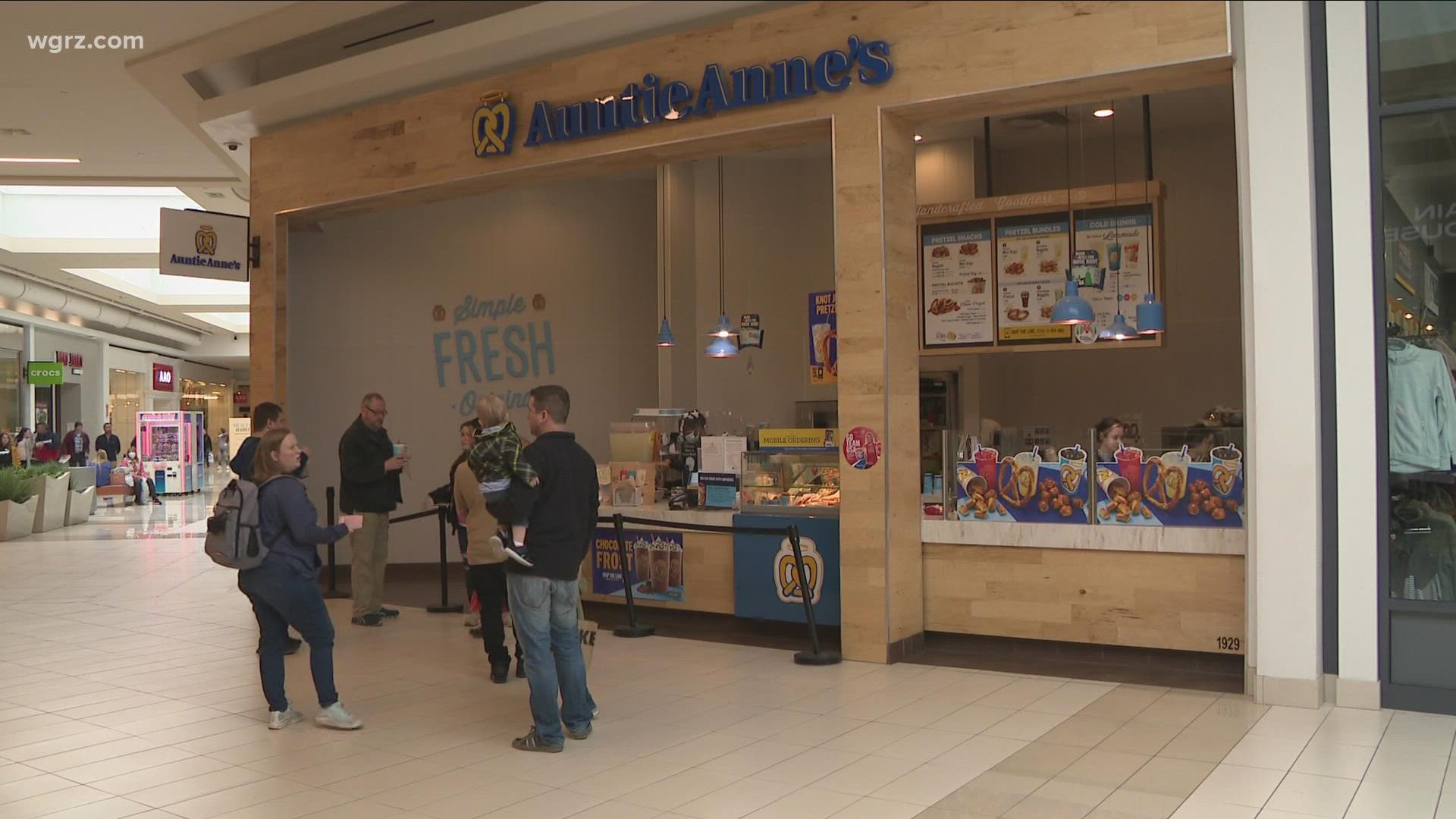 Canadian shoppers helping Niagara Falls business