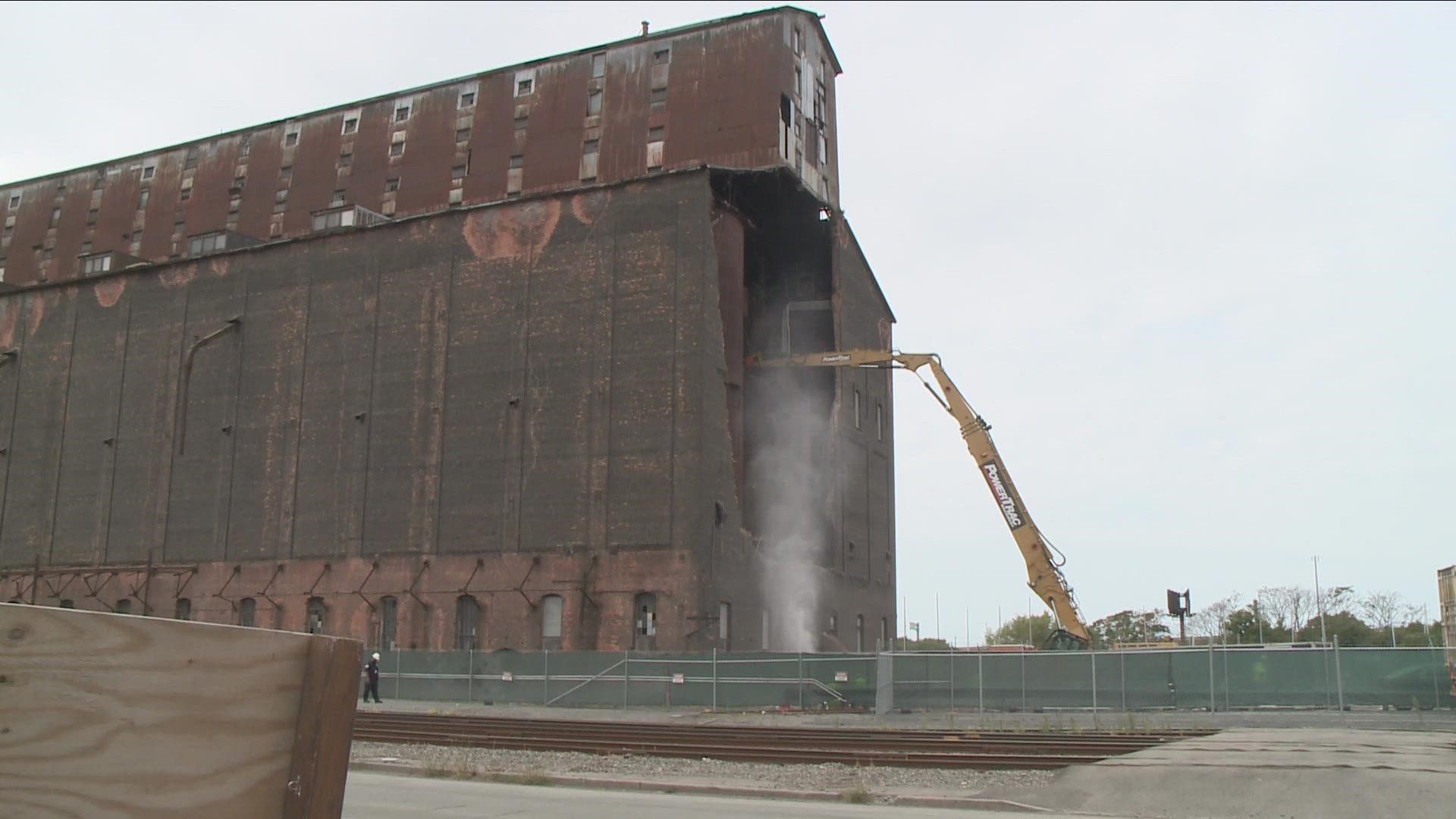 Demolition Begins At The Great Northern Grain Elevator